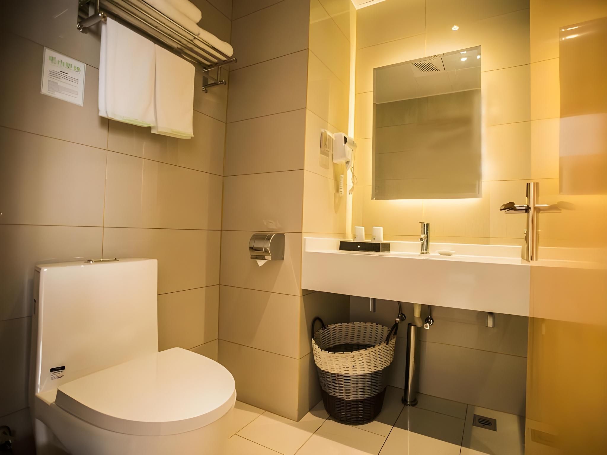 GTR - Guest Room with One 1.8M Bed