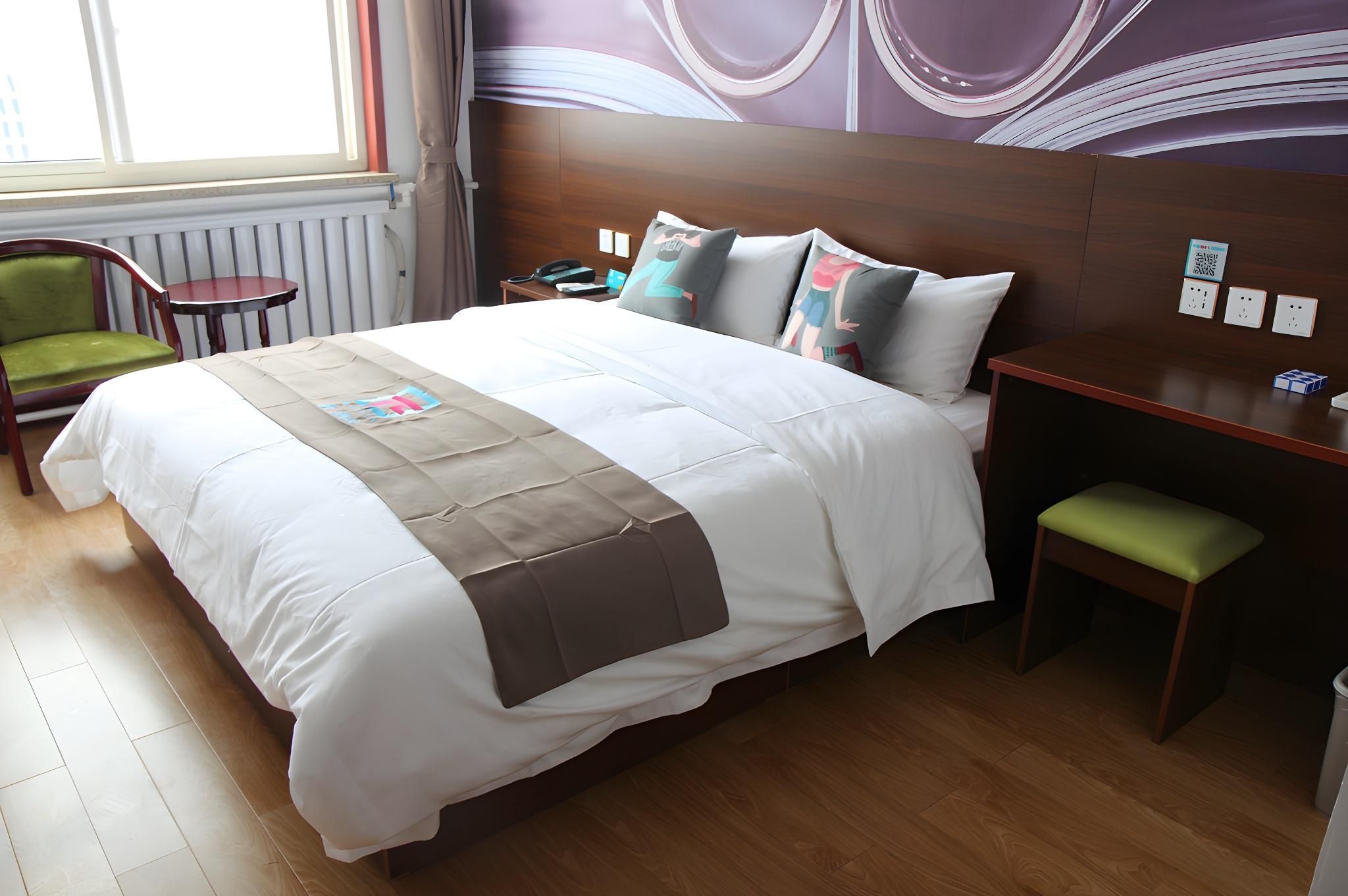 Business Queen Room