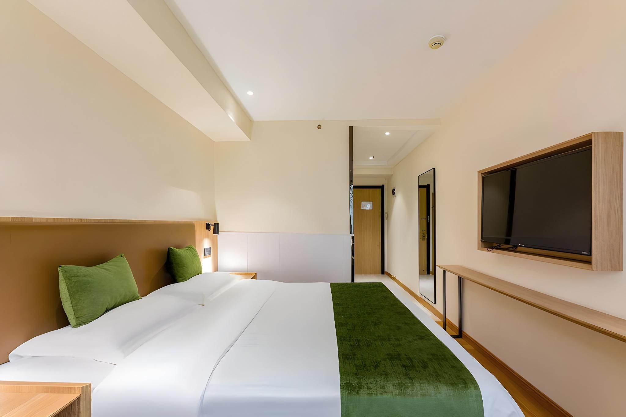 Queen Room with View