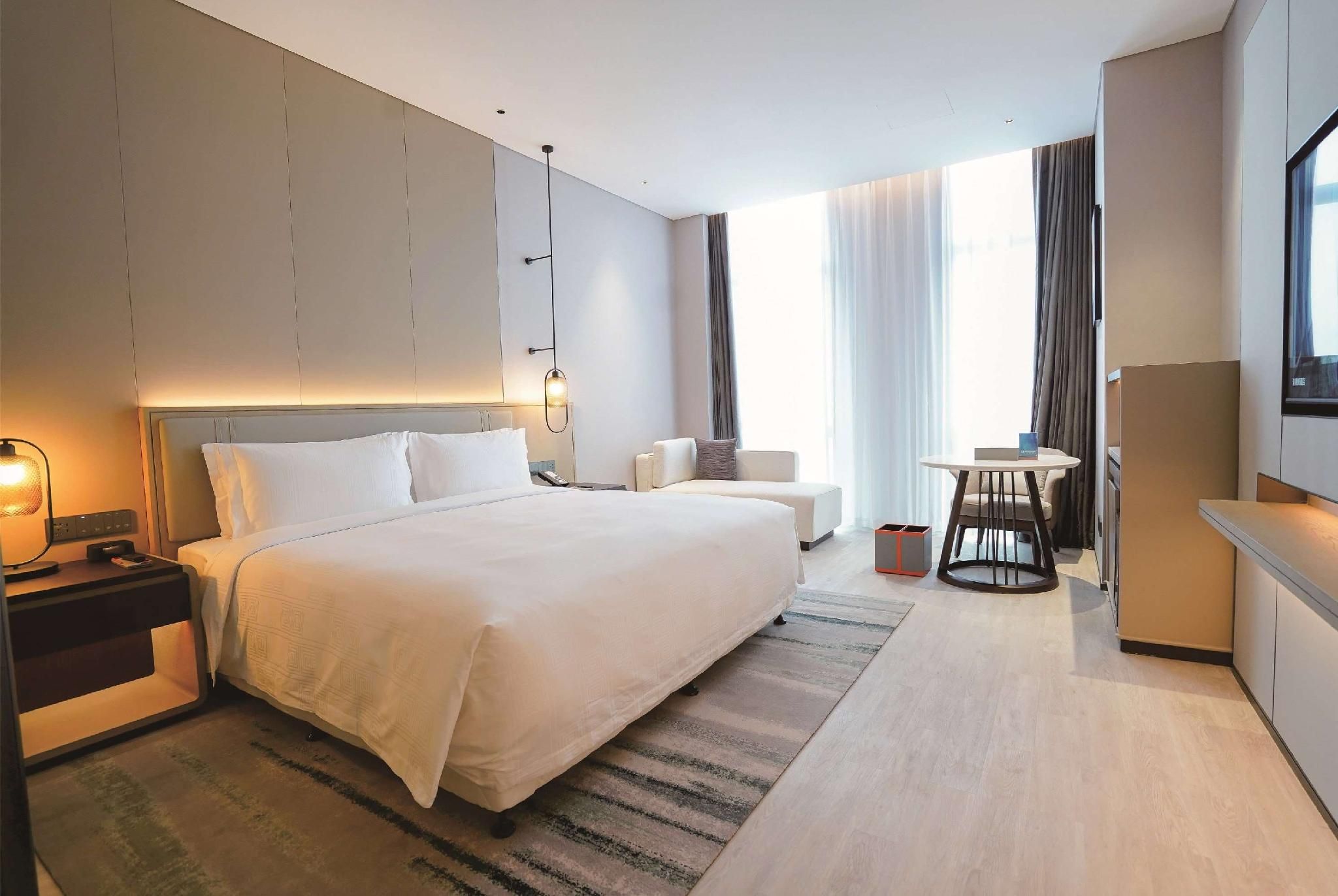 Deluxe King Bed Room, Non-Smoking