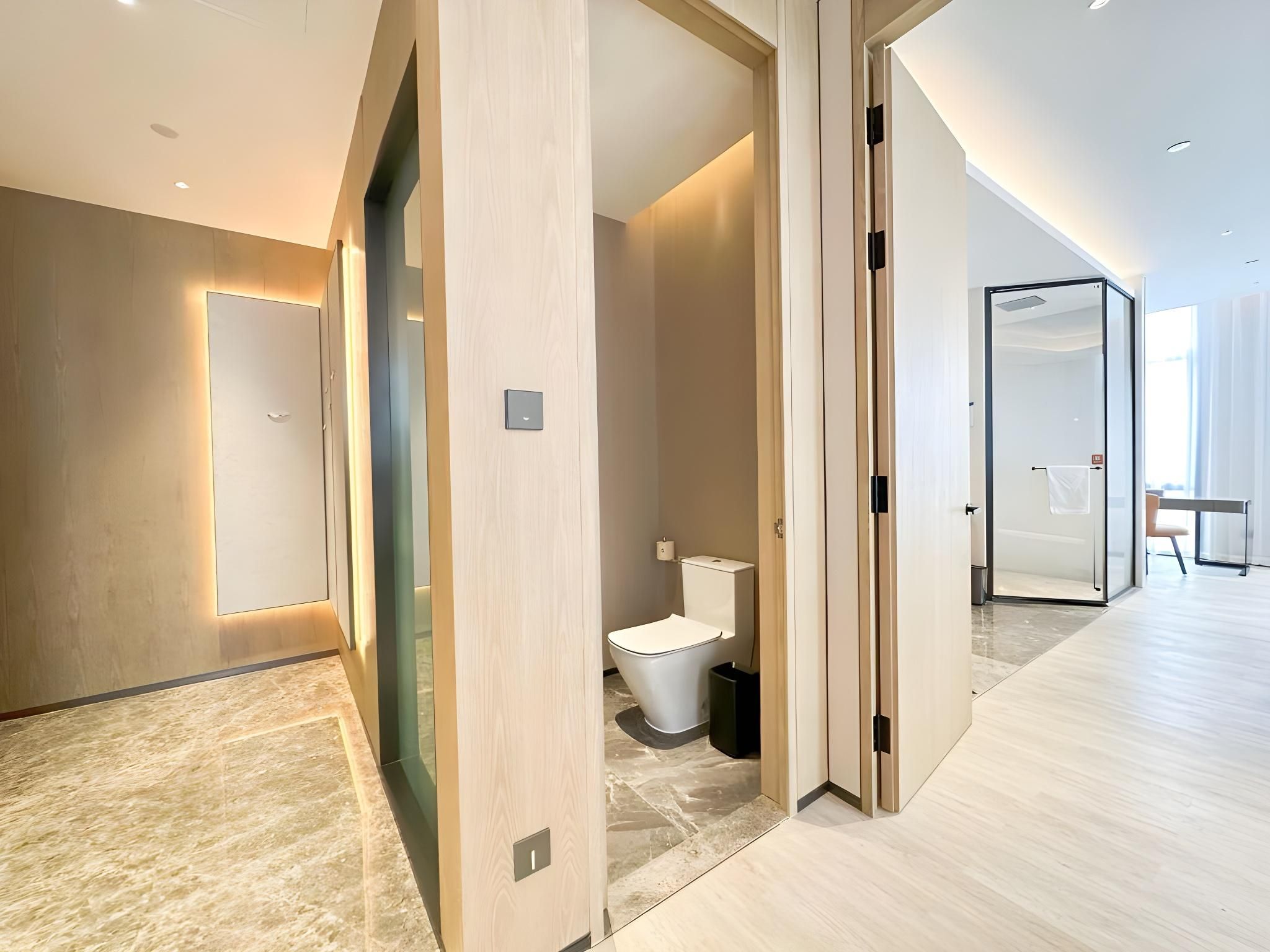 Wyndham Handan Congtai Premier Suite King Bed Room, Non-Smoking 3