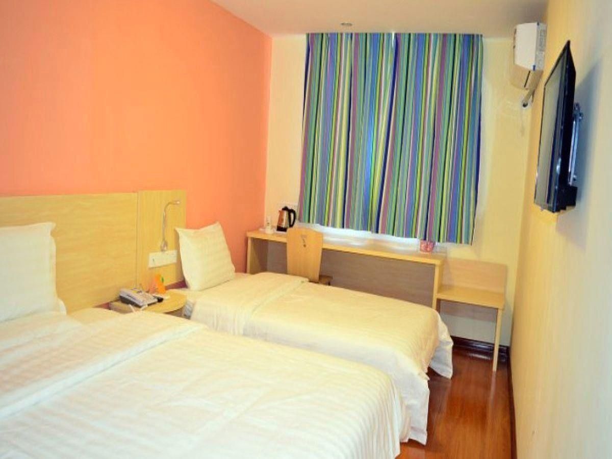 Zero Pressure Twin Room