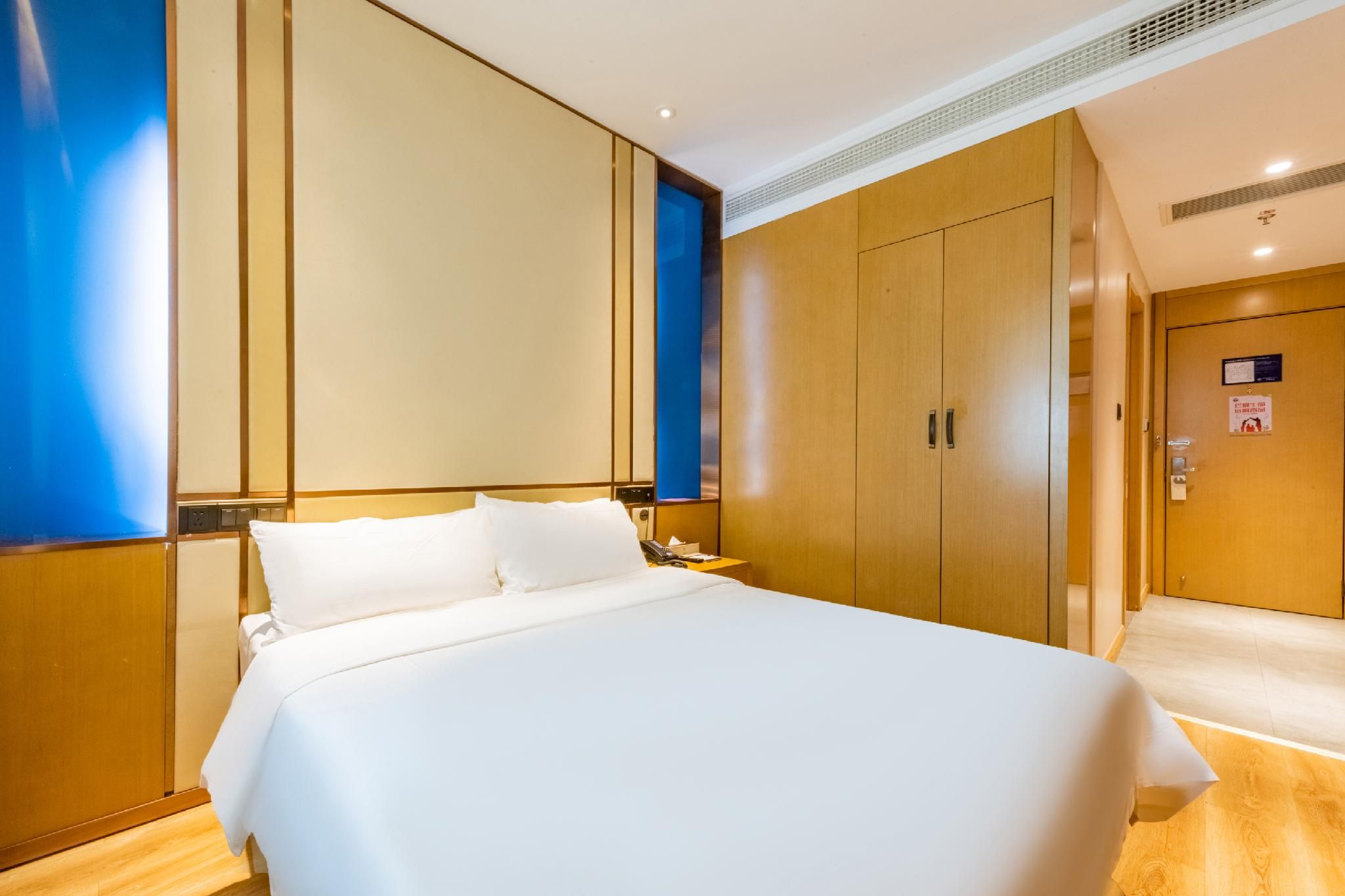 Huazhu - Room With Bed