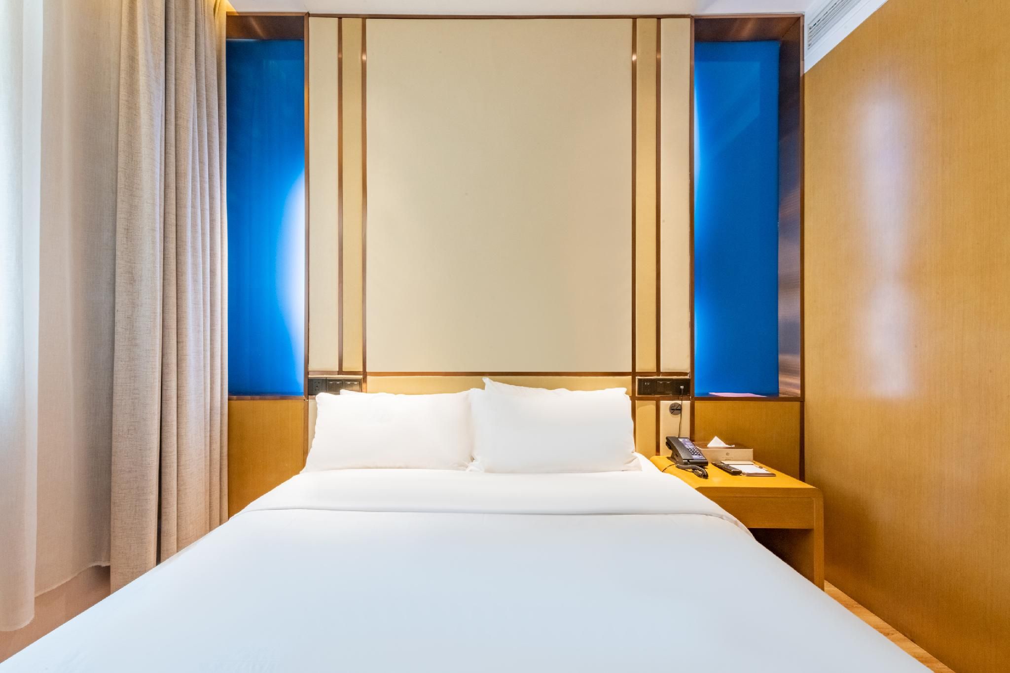 Huazhu - Room With Bed