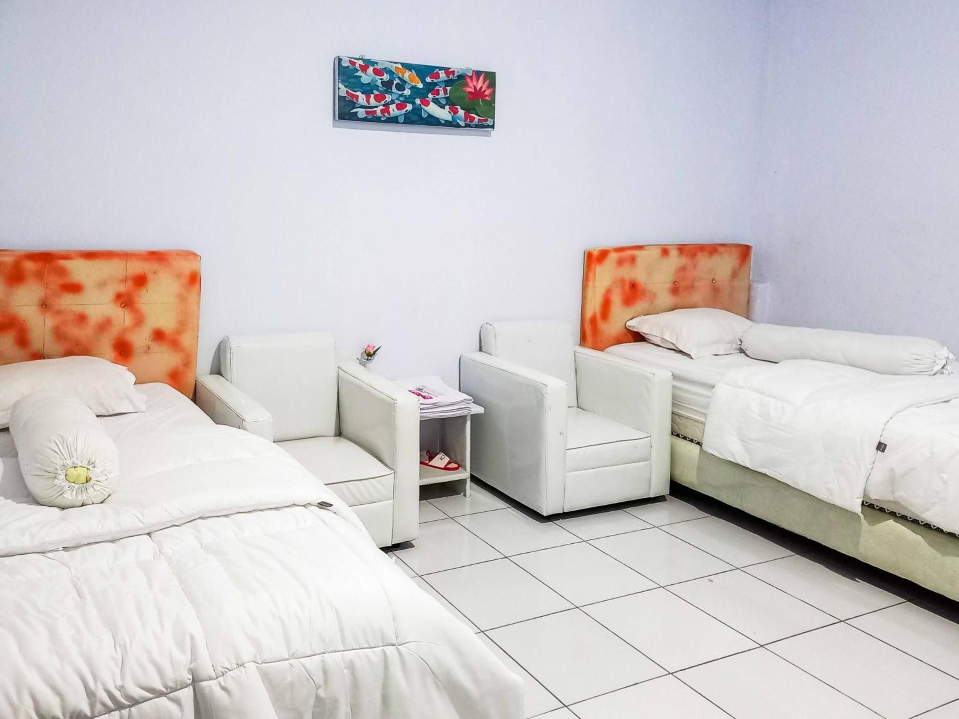 RedDoorz Superior Twin Room