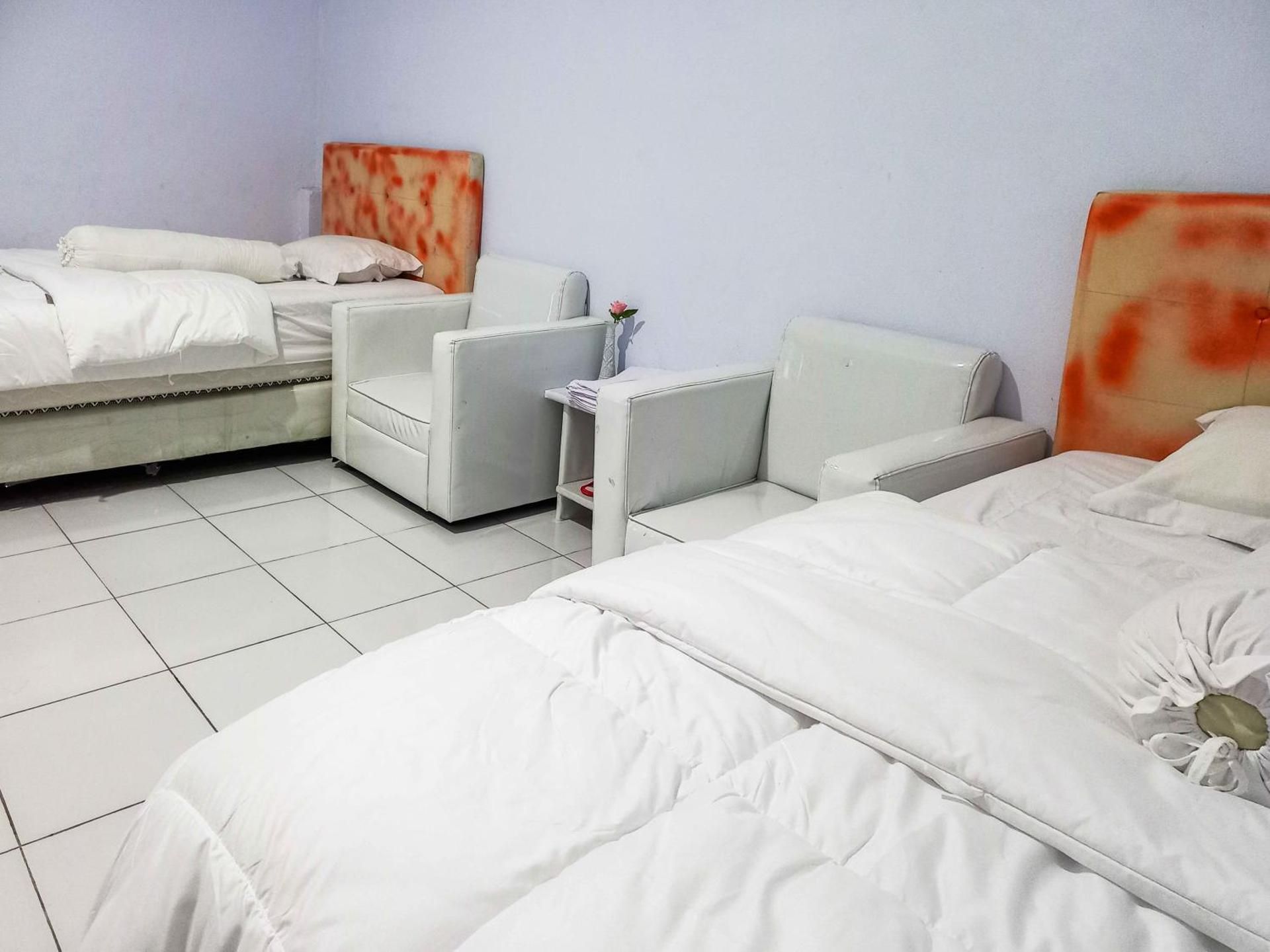 RedDoorz Superior Twin Room