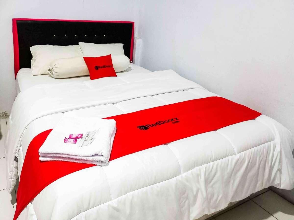 RedDoorz Room