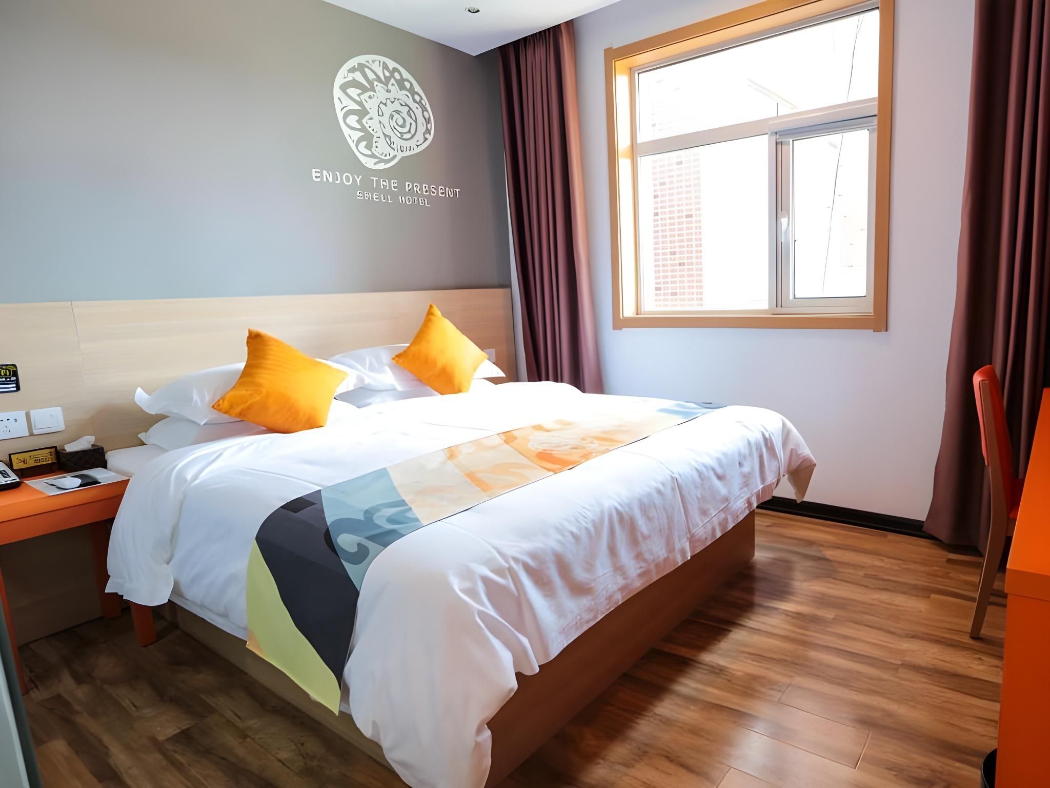 Business Queen Room
