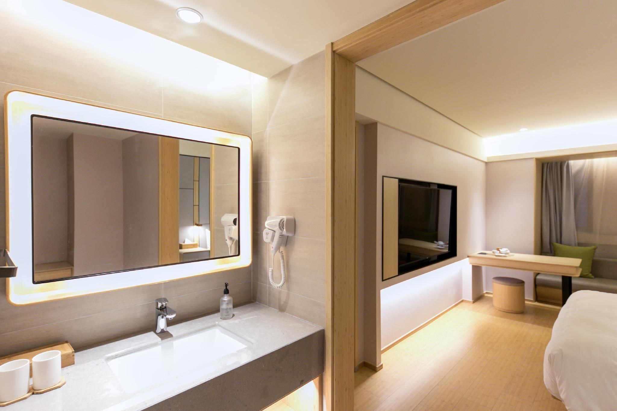 Huazhu - Superior BedRoom