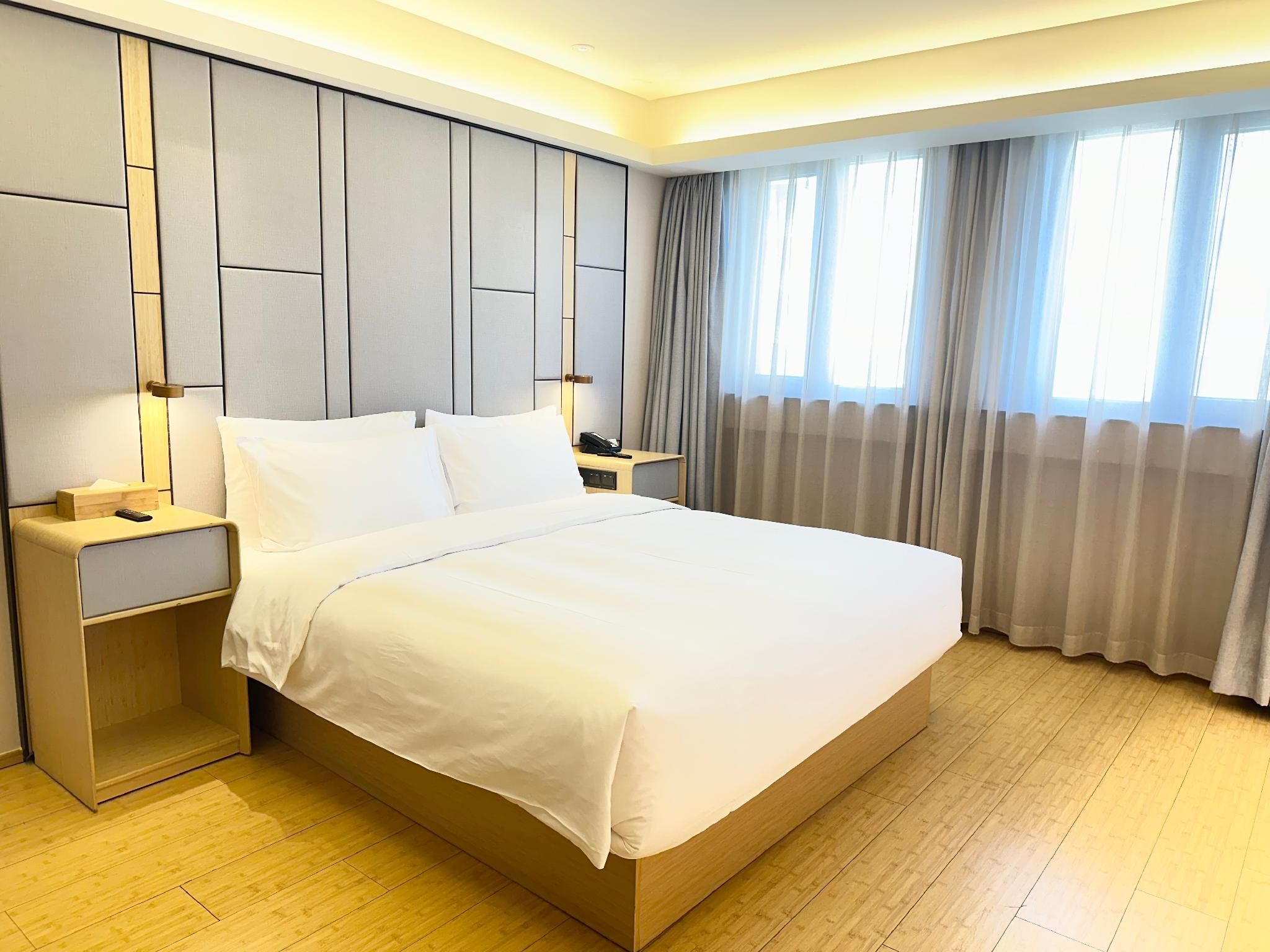 Huazhu - Suite With Twin Bed