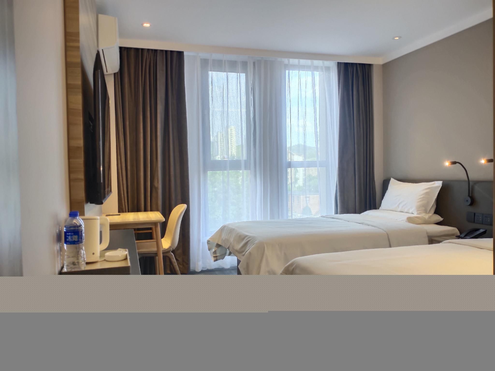 Huazhu - Room With Bed