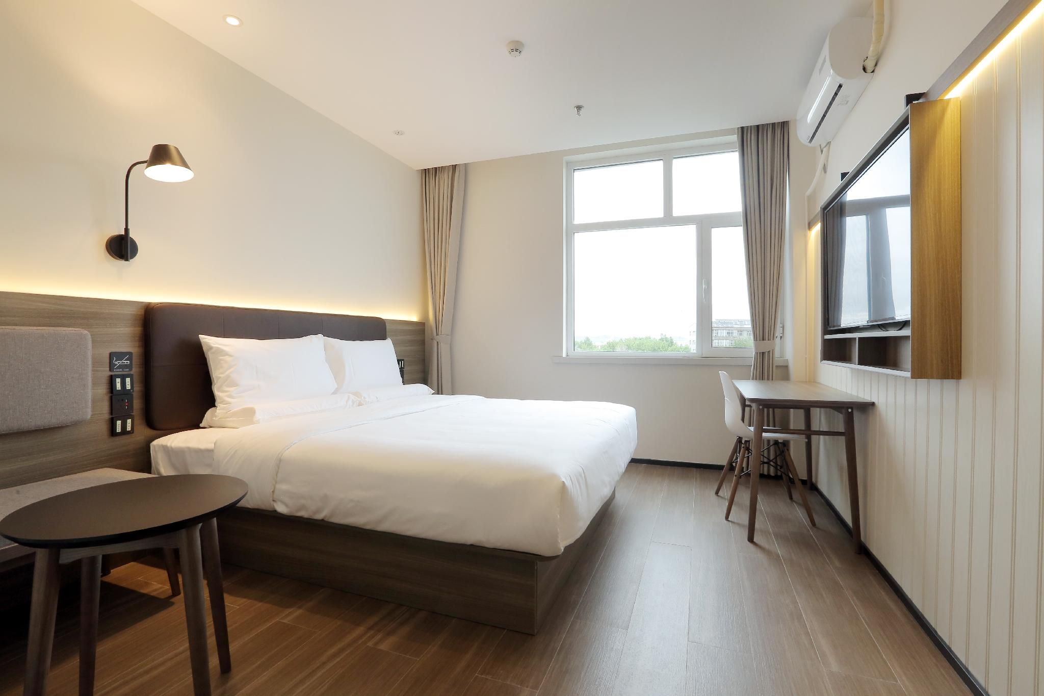 Huazhu - Room With Bed
