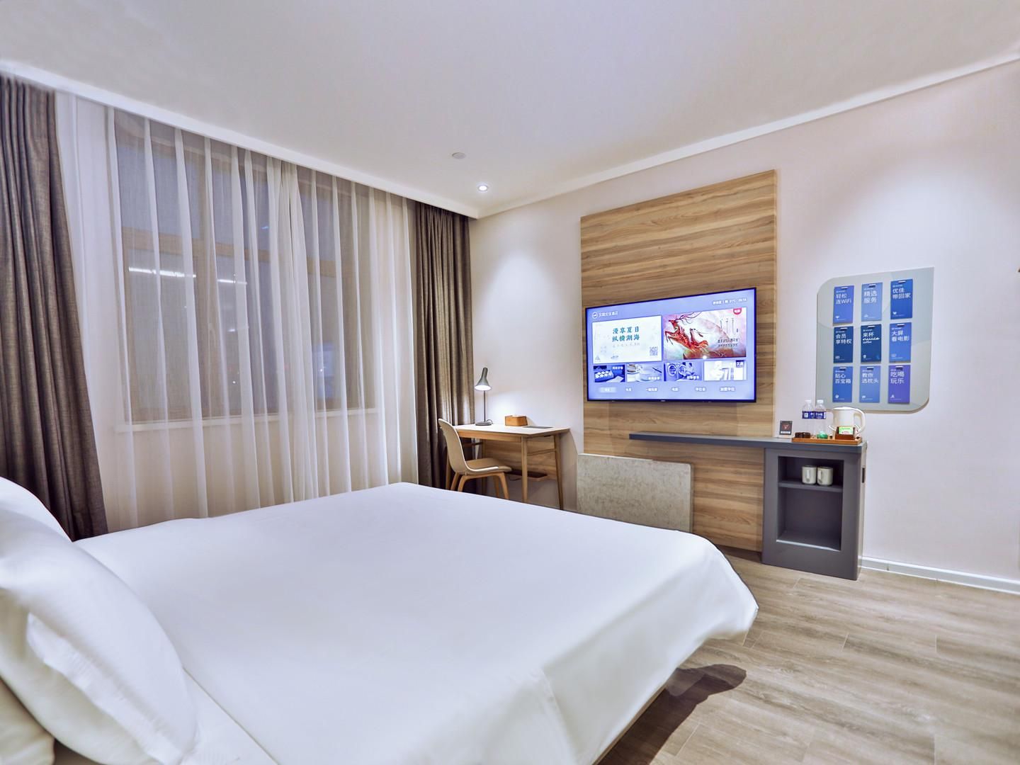 Hanting Premium Hotel Zhangjiakou Xuanhua North Railway Station Huazhu - Room With Bed