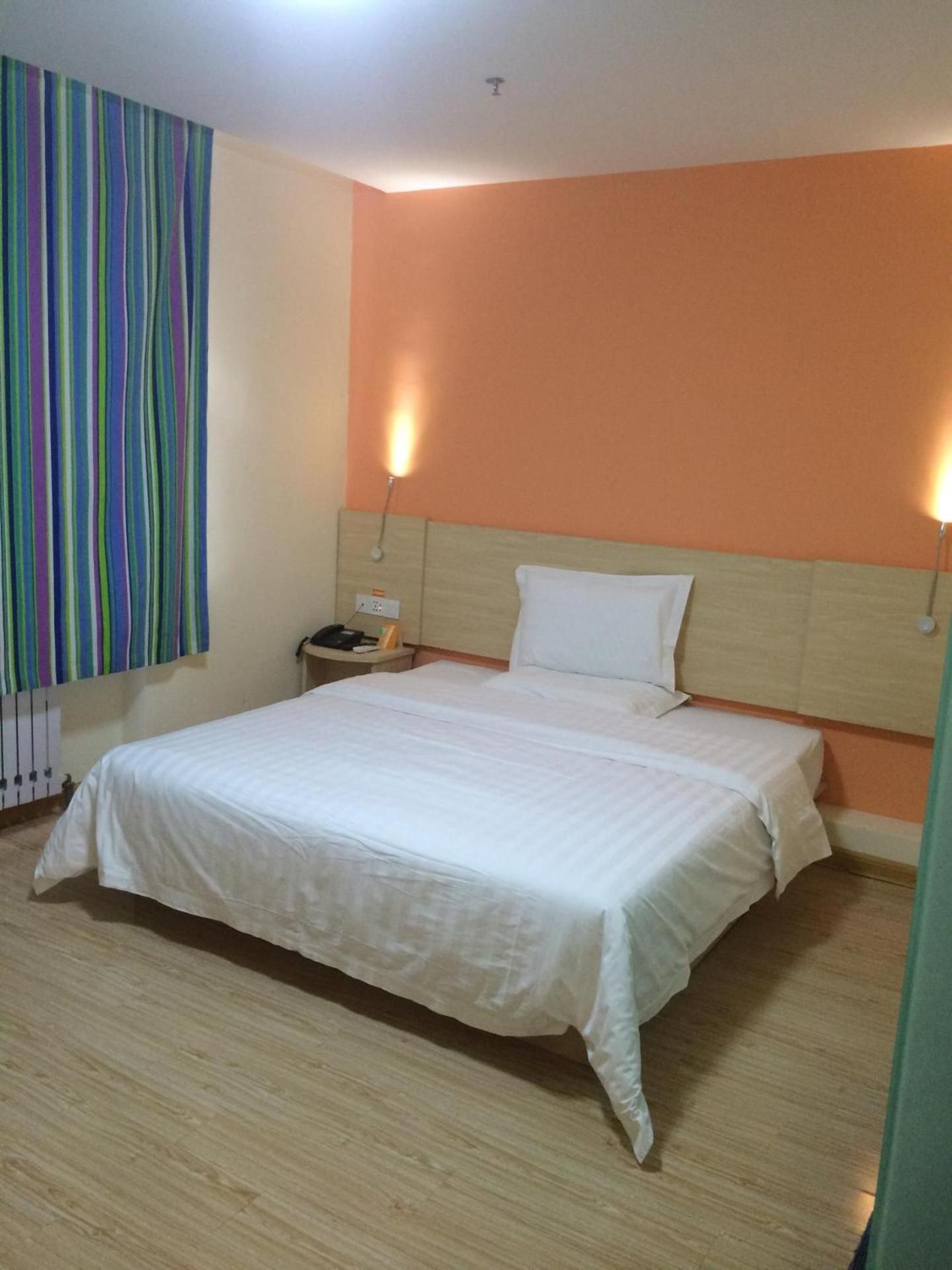 Business Queen Room