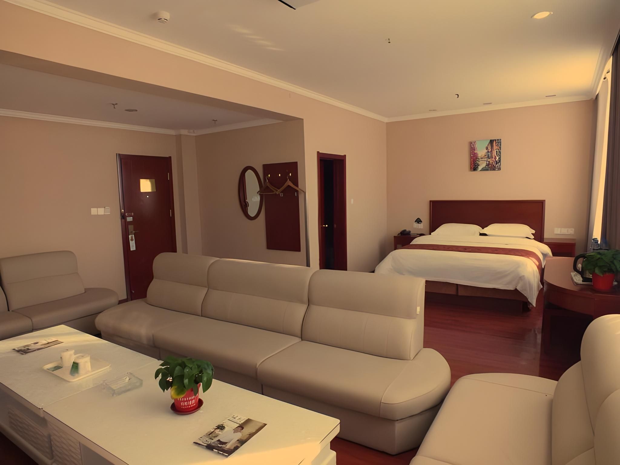 Senior Suite
