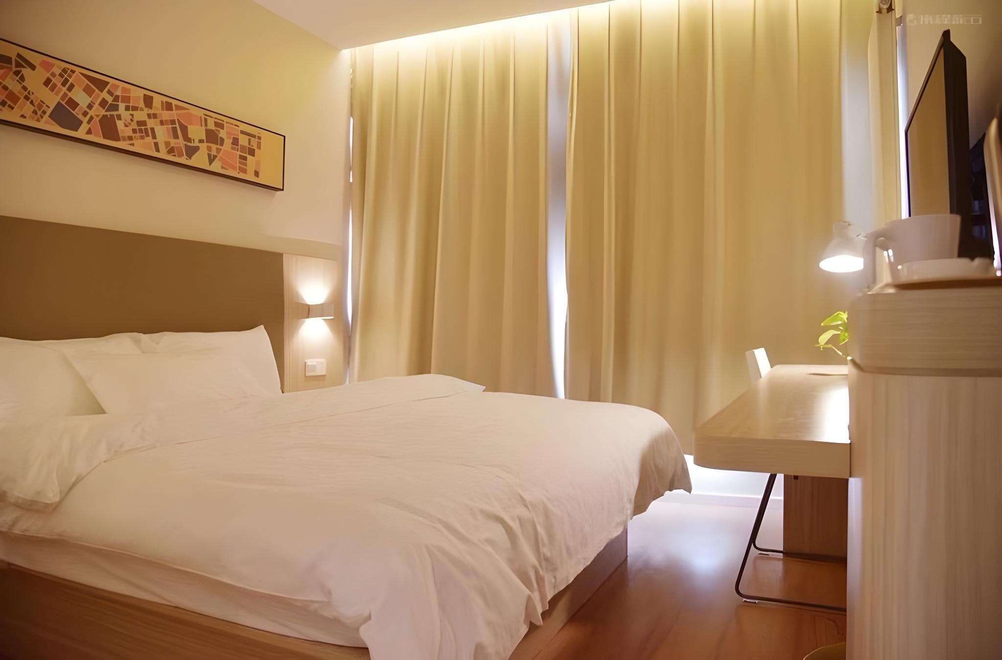 Huazhu - Room With Bed