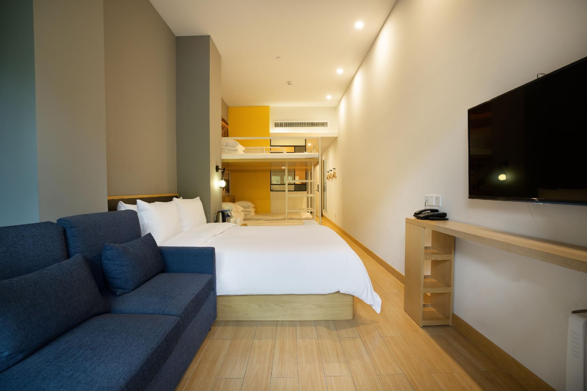 Deluxe Family Room