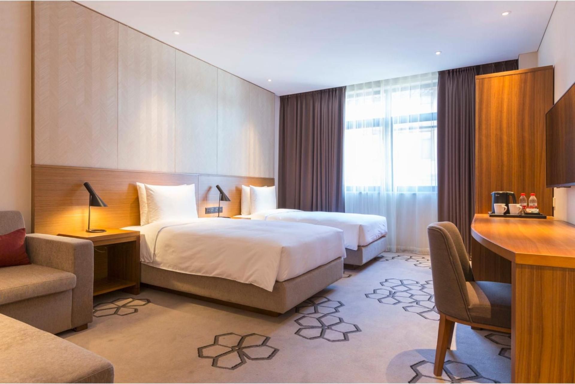Two Twin Beds With Sofa Bed