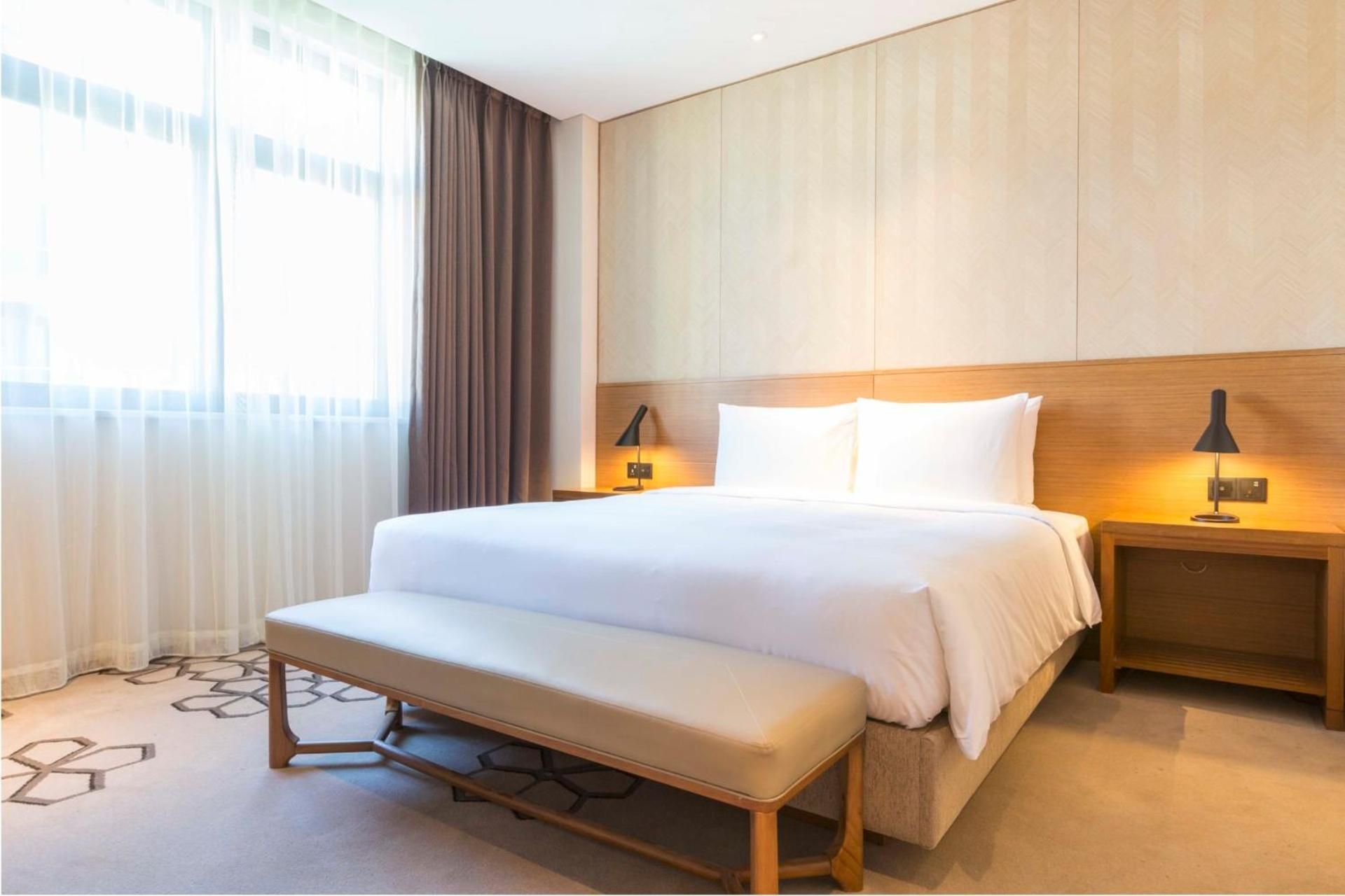 Suite King Bed With Sofa Bed