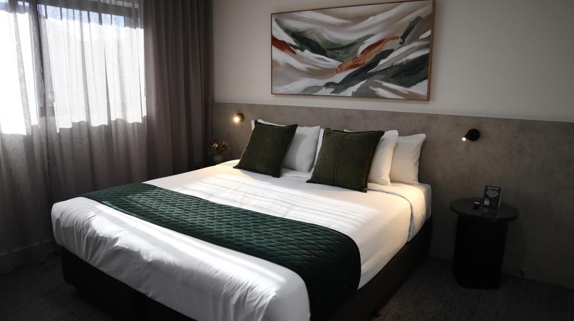 Deluxe King Suite