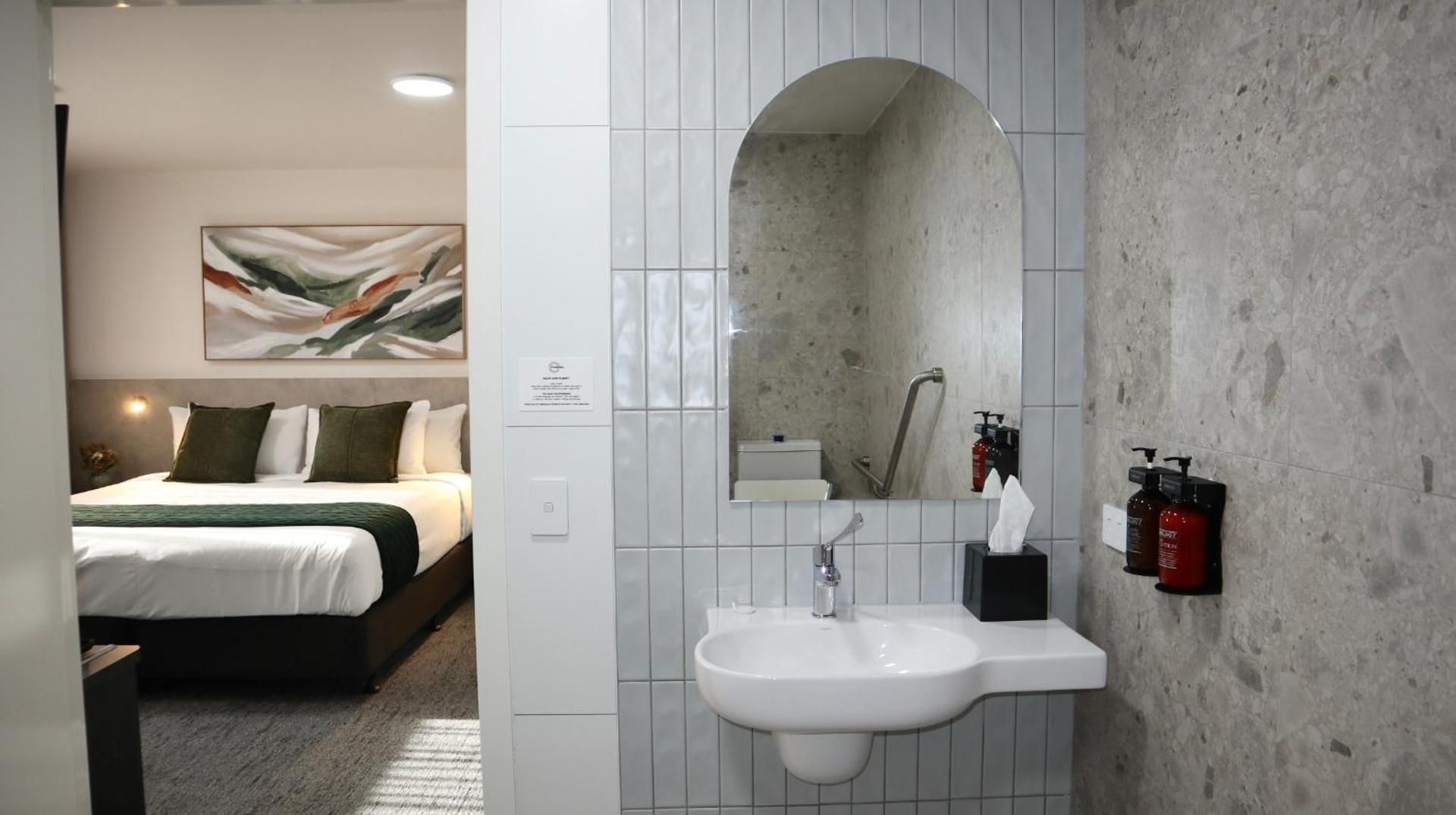 Deluxe King Suite