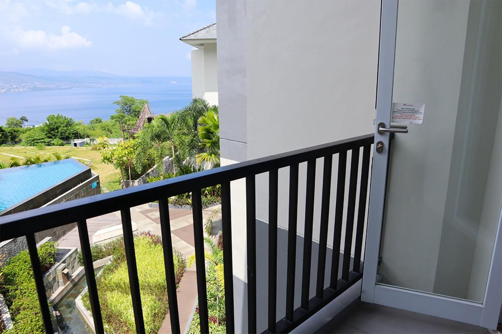 Deluxe Sea View Queen