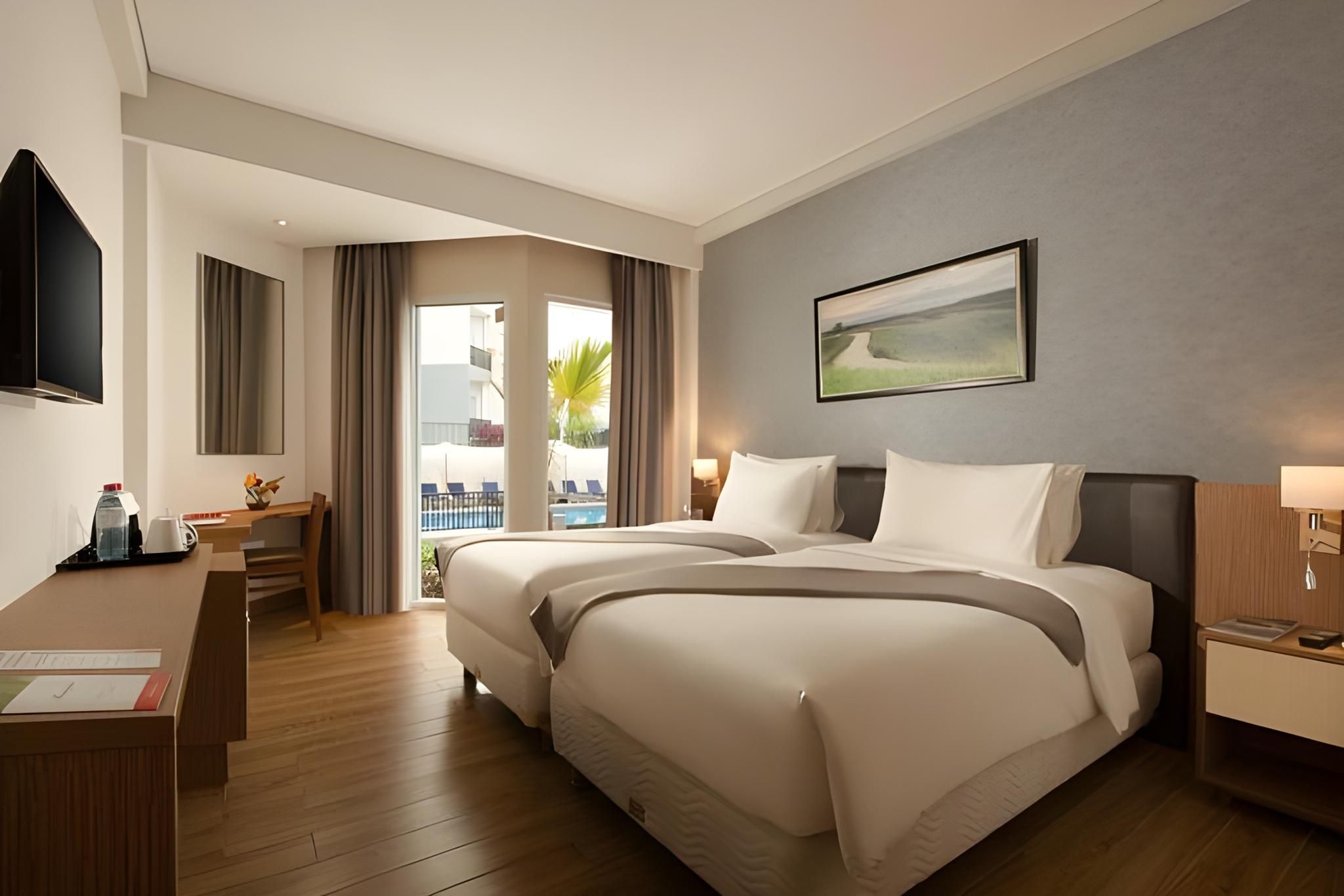 Deluxe Twin Pool View