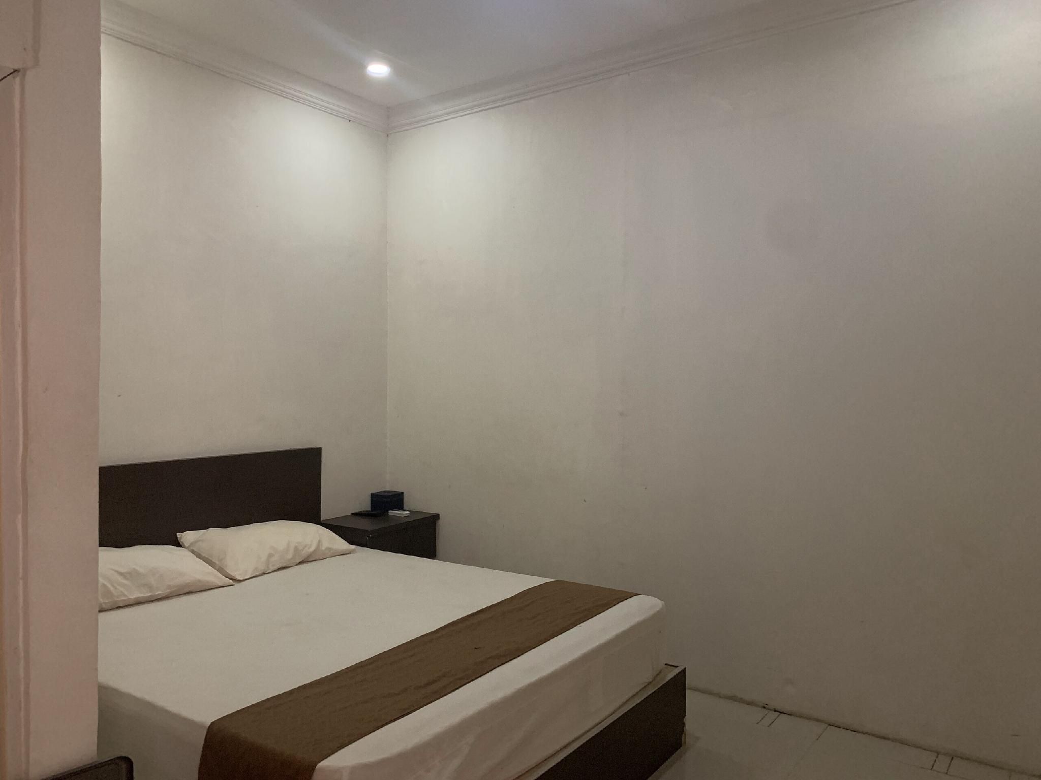Hotel O Penginapan Laota Syariah Near Rumah Sakit Islam Faisal Makassar Standard Double Room
