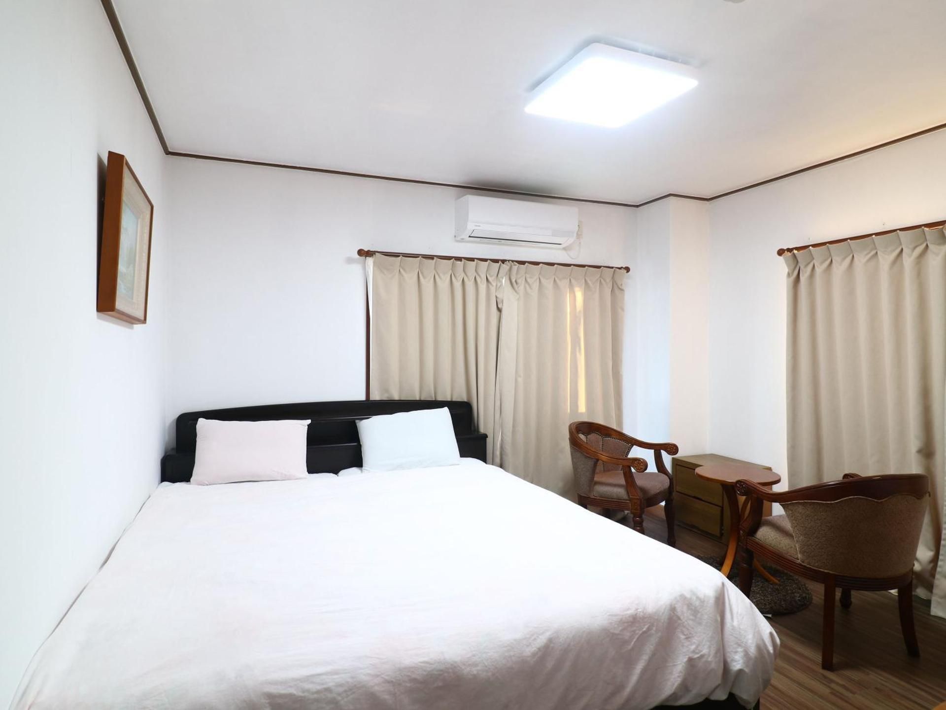 Deluxe Double Room with Shower