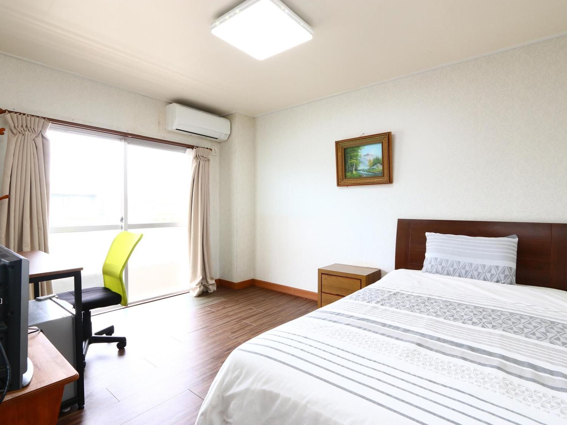 Twin Room with Shower
