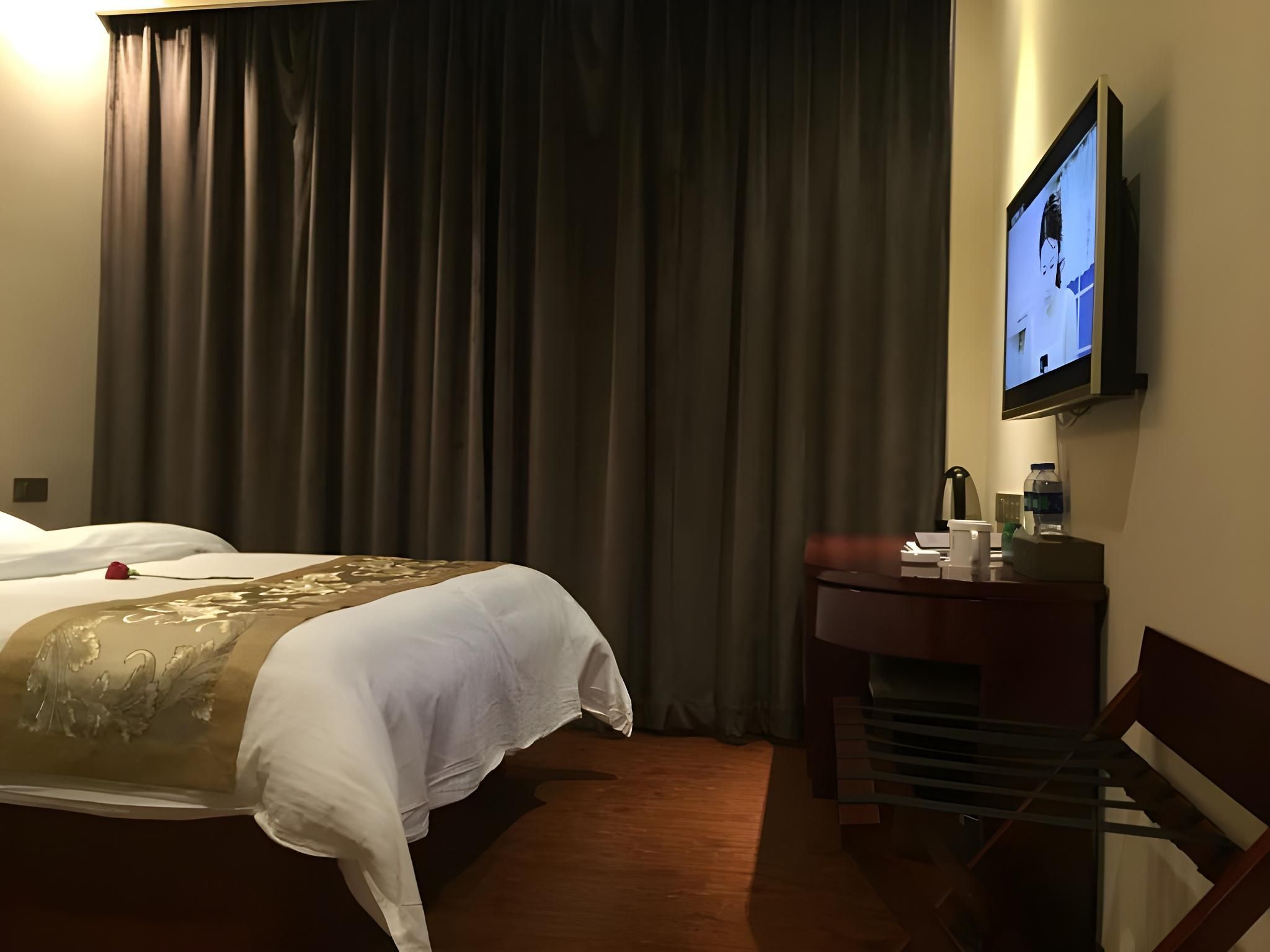 Hotel Queen Room
