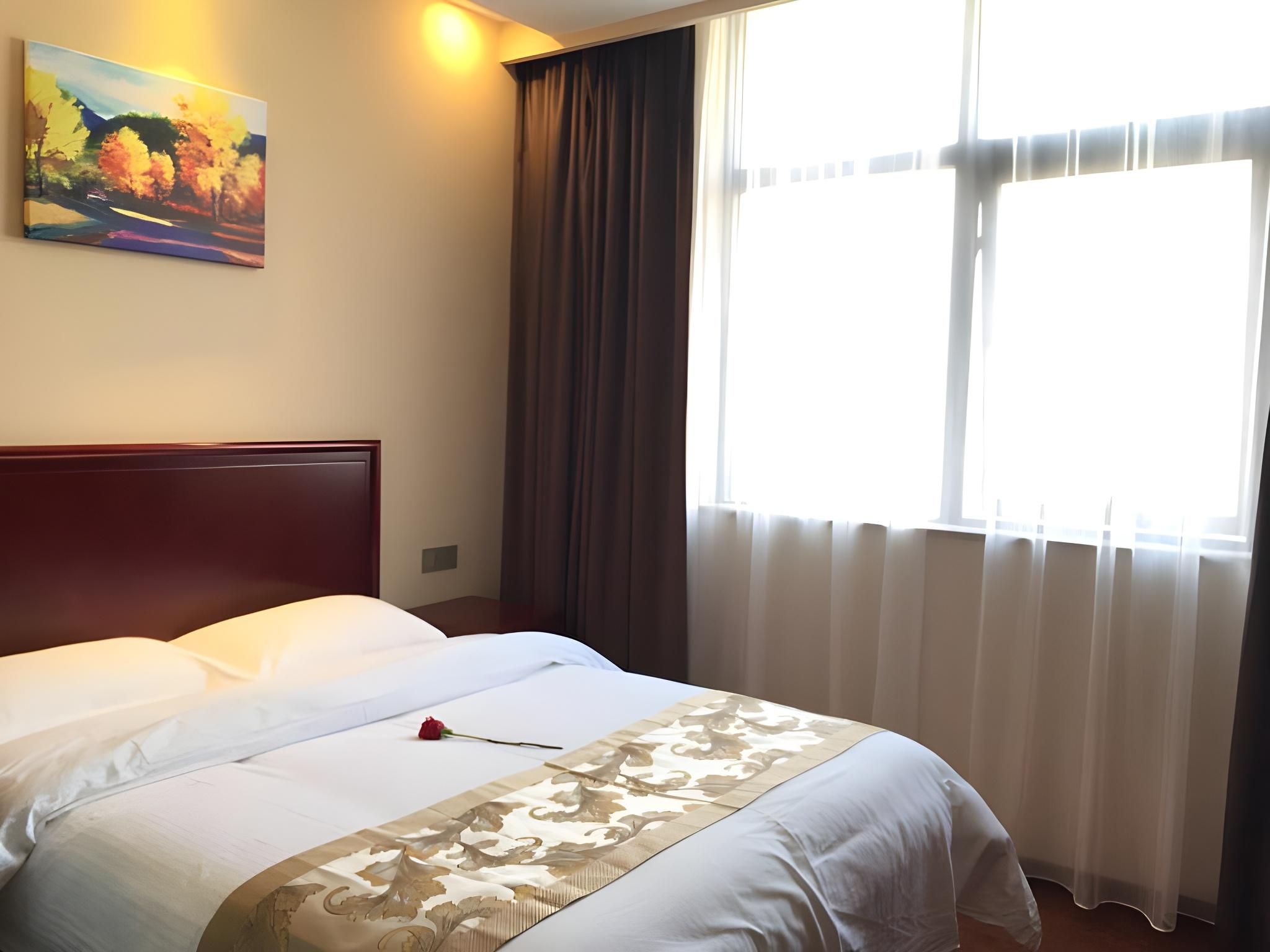 Hotel Queen Room