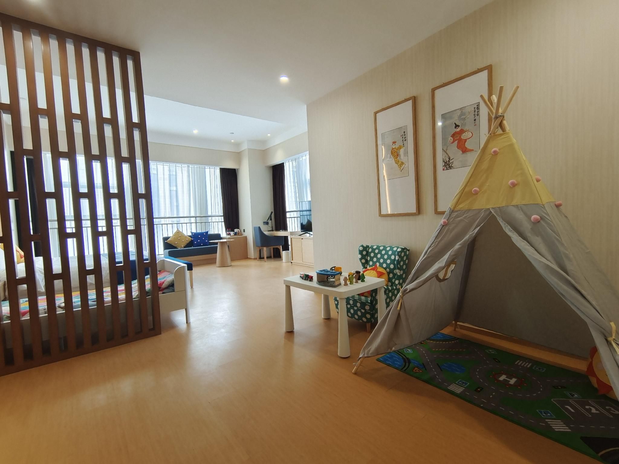 Huazhu - Bonding Room