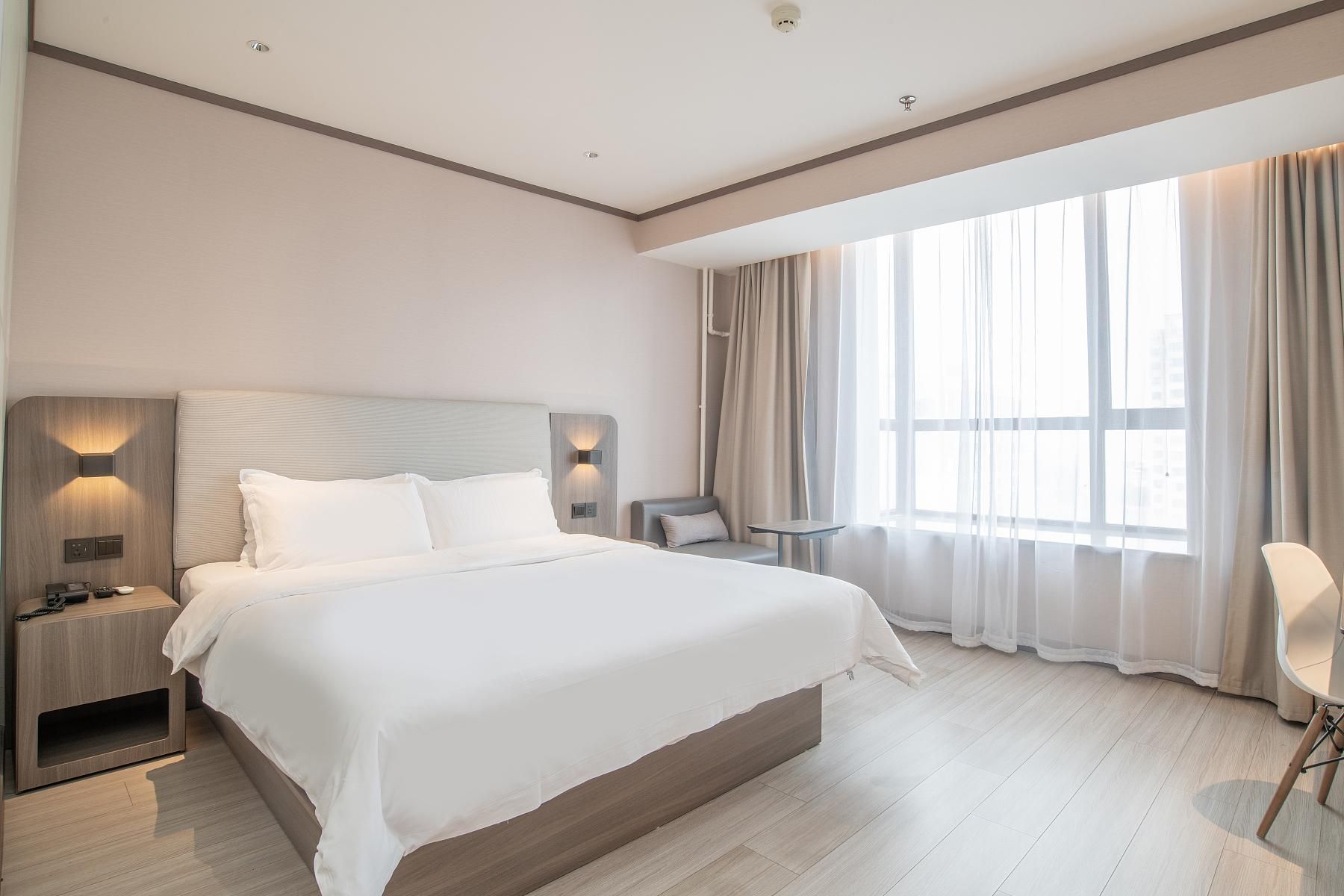 Business Queen Bed Room