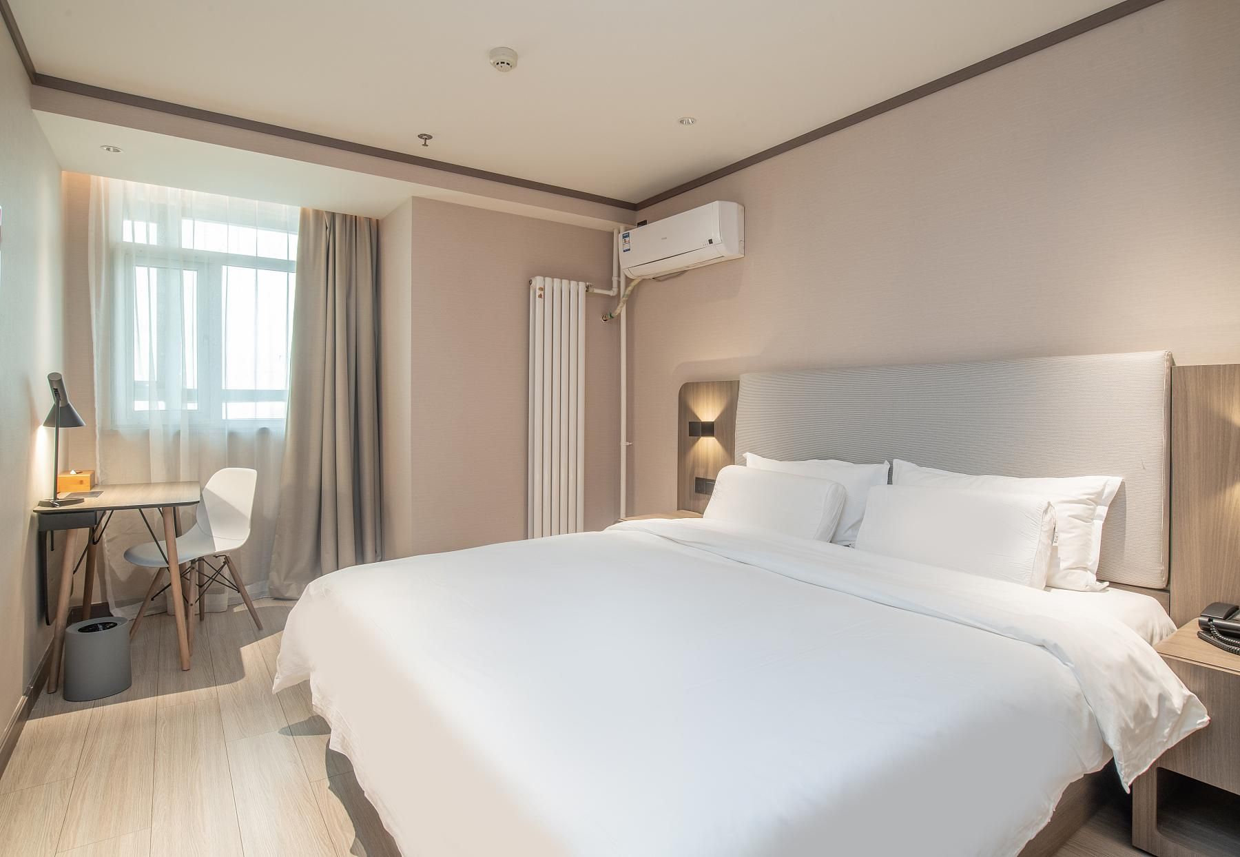 Queen Superior Room