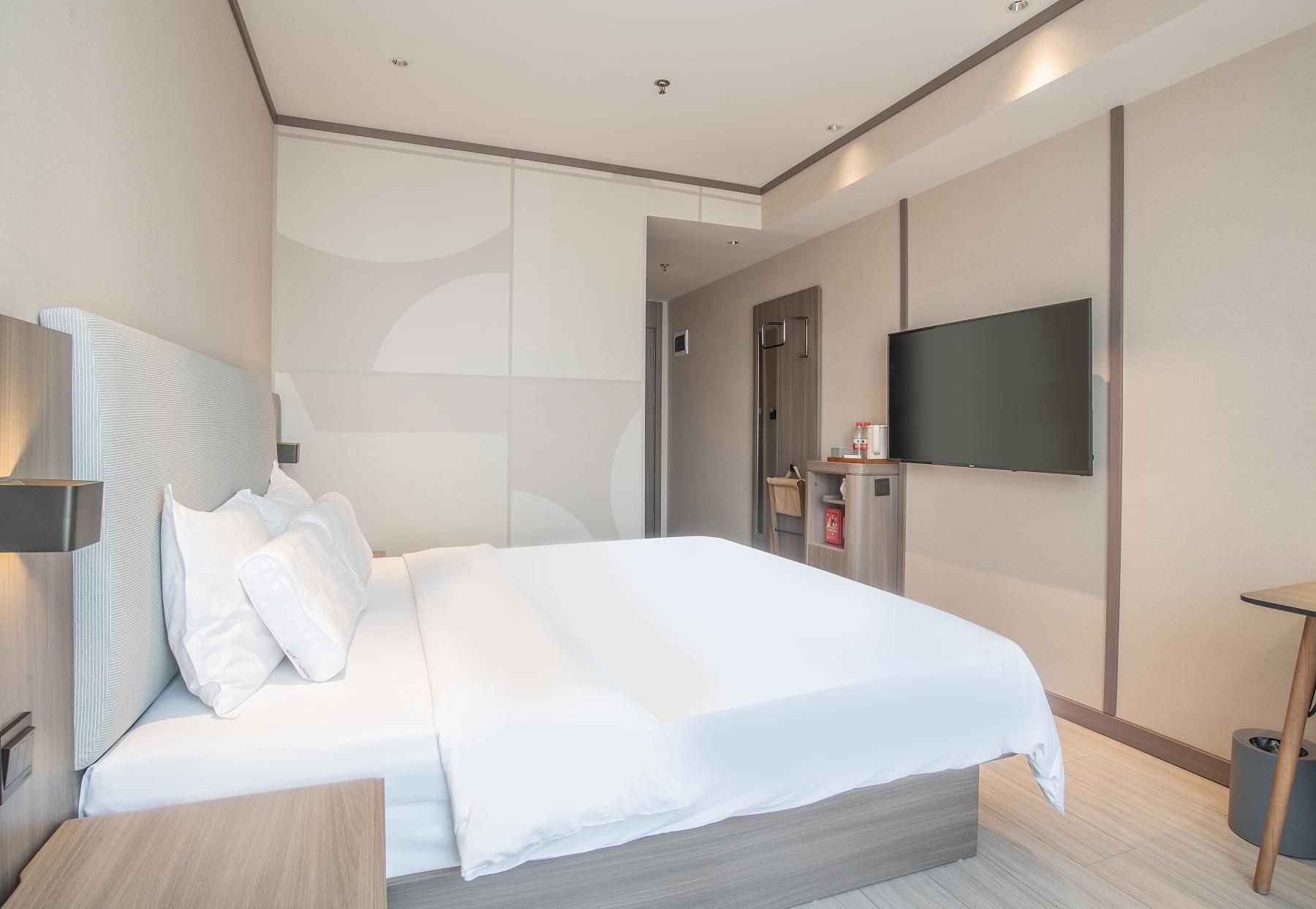 Queen Superior Room