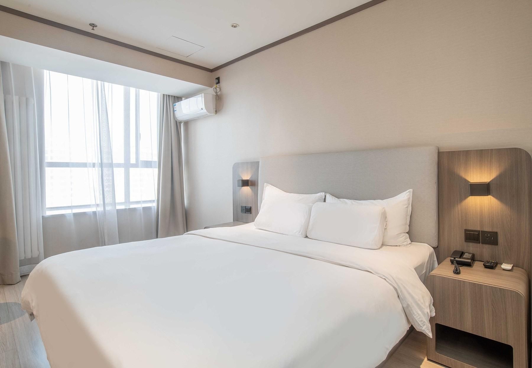 Business Queen Bed Room