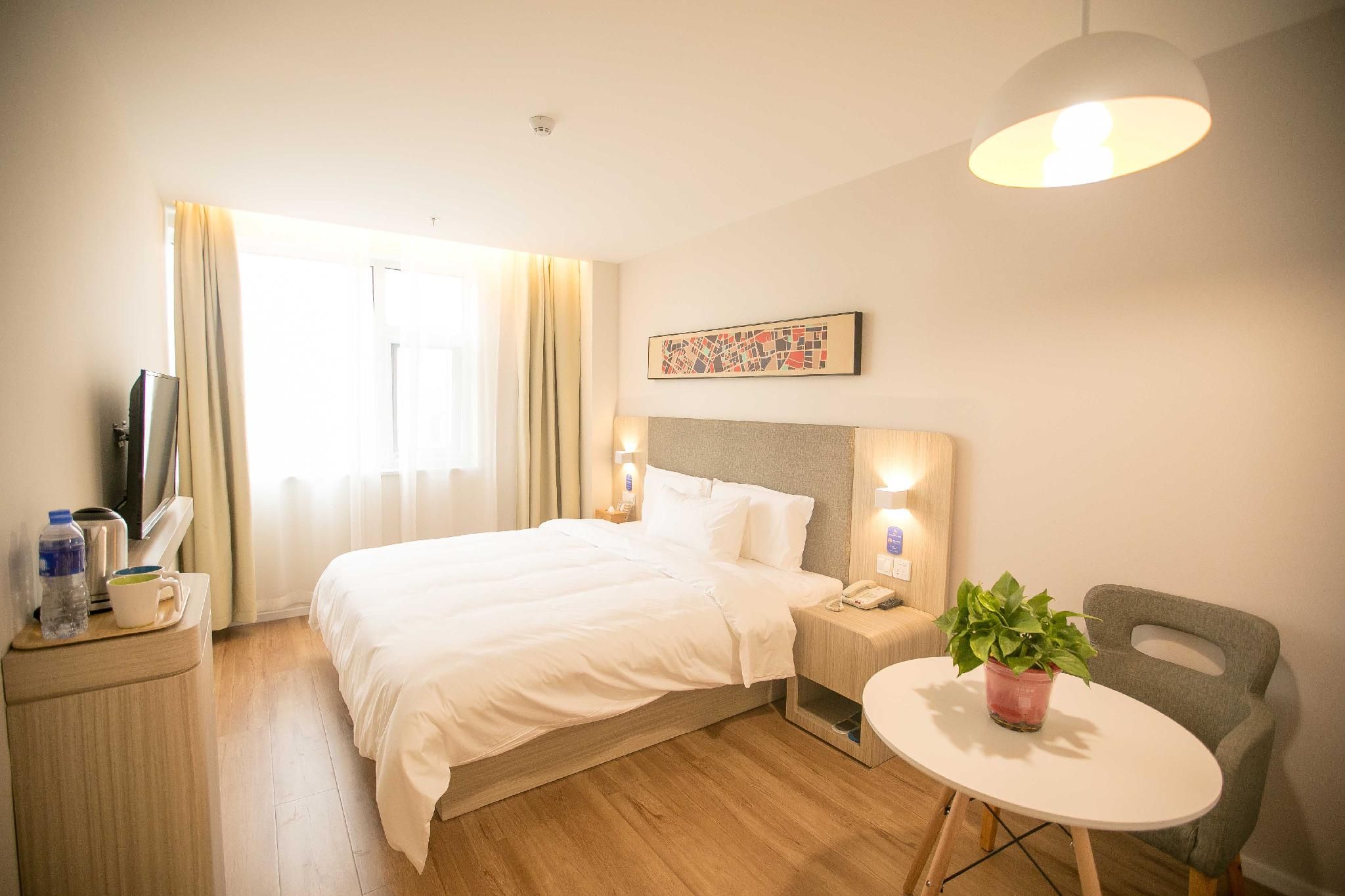 Huazhu - Room With Bed
