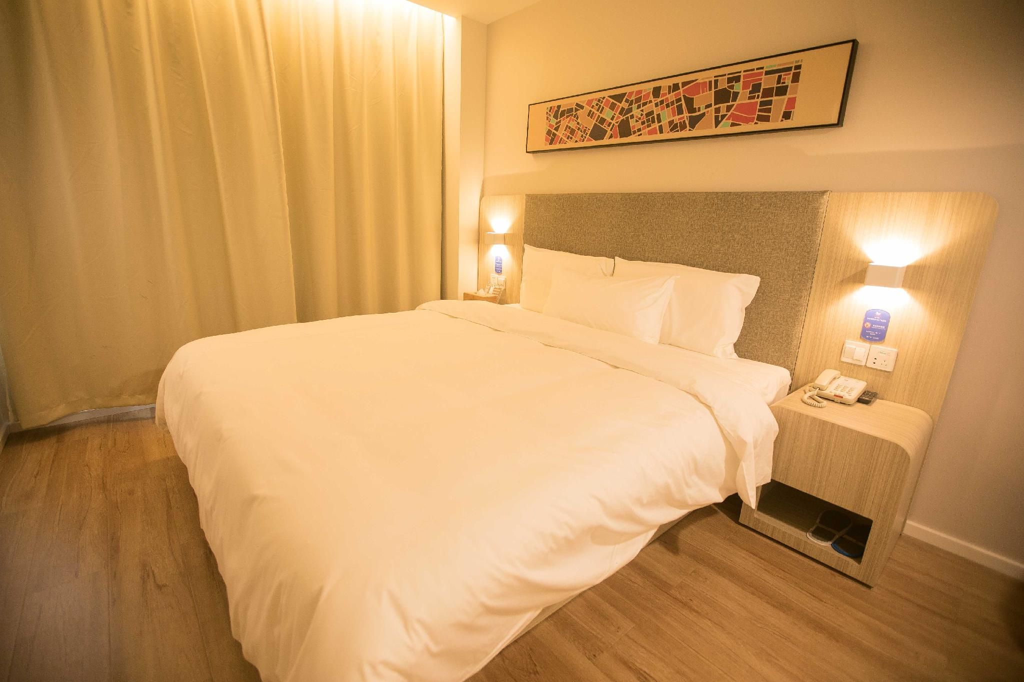 Huazhu - Room With Bed
