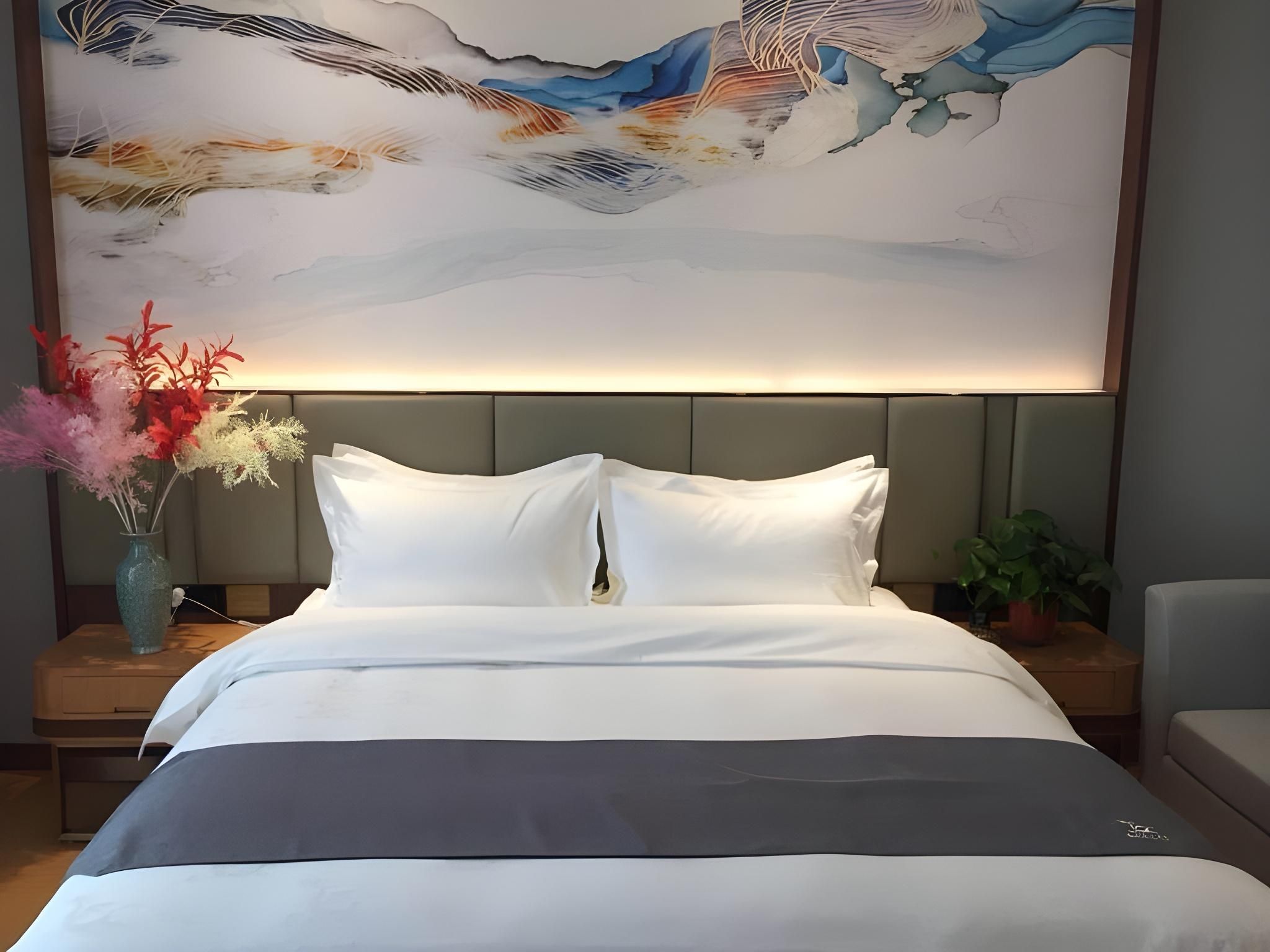 Queen Deluxe Room