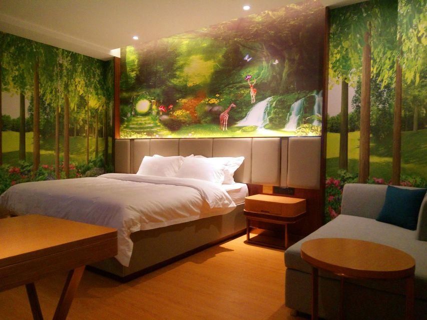 Feature Queen Room