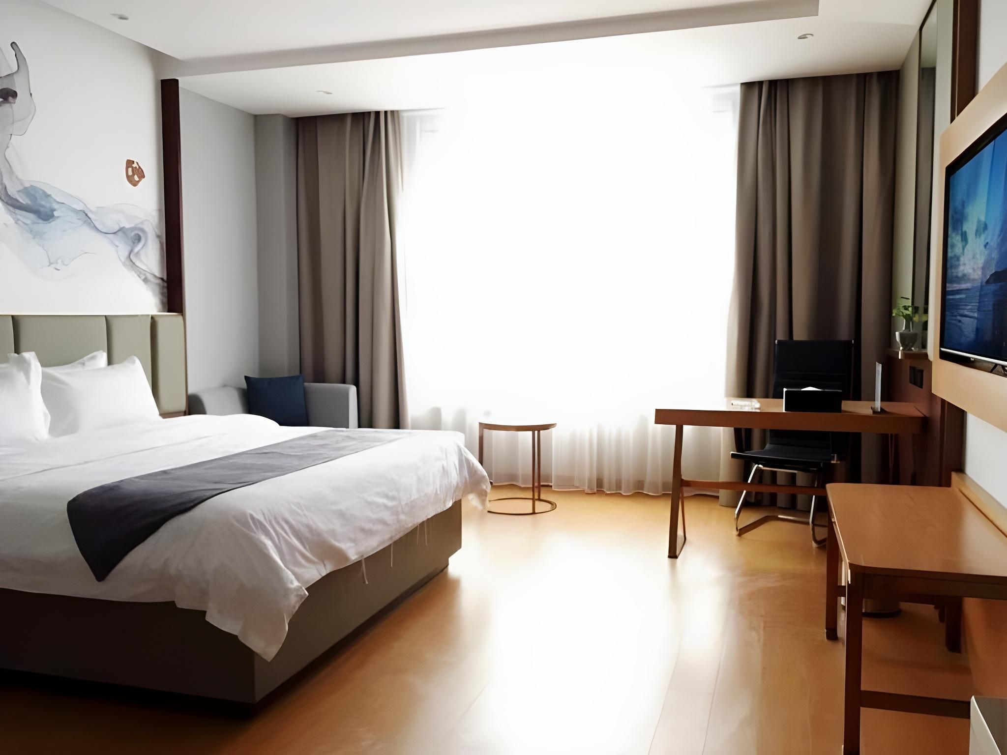 Queen Deluxe Room