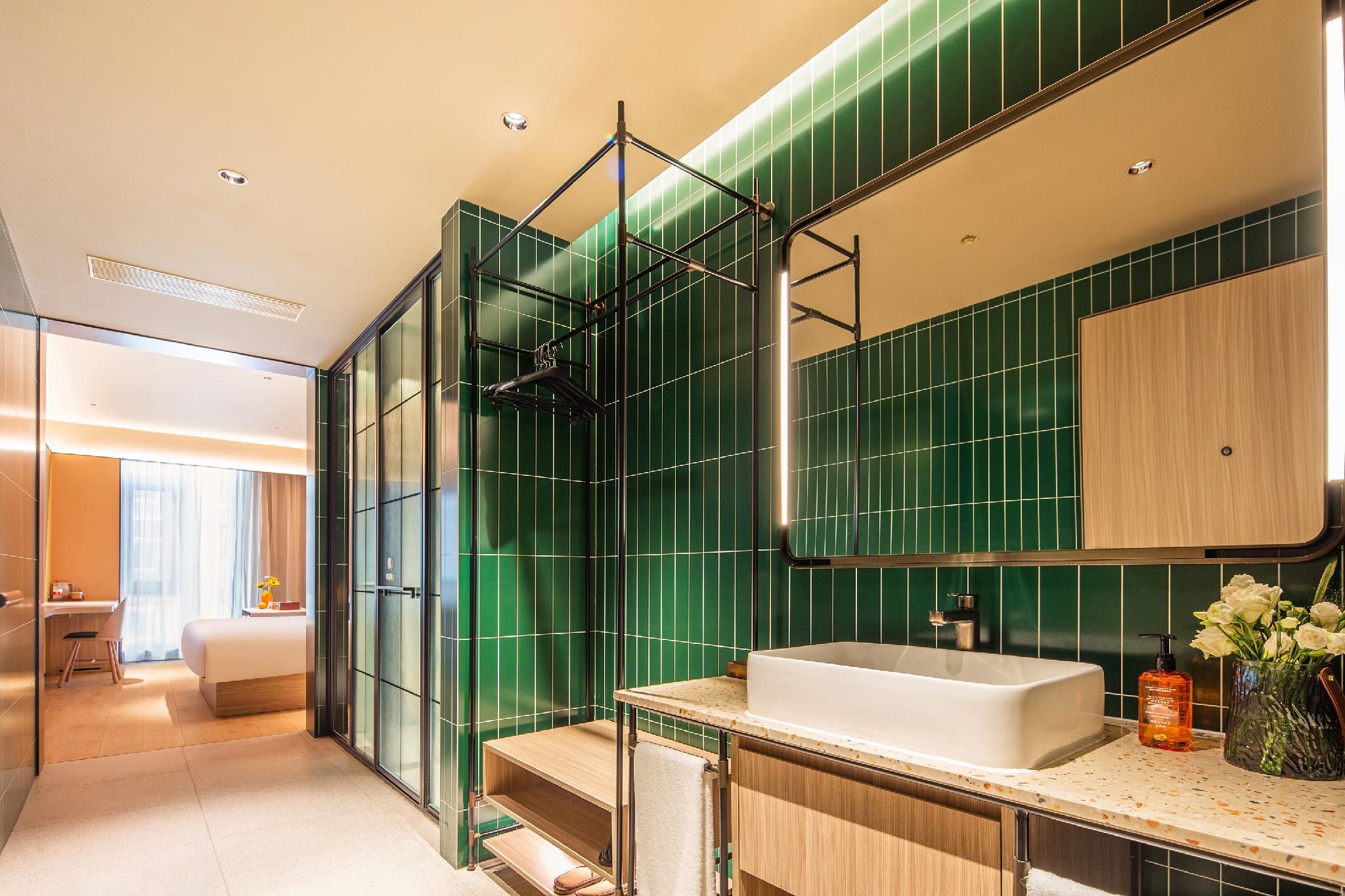 Huazhu - Business Bed Room A