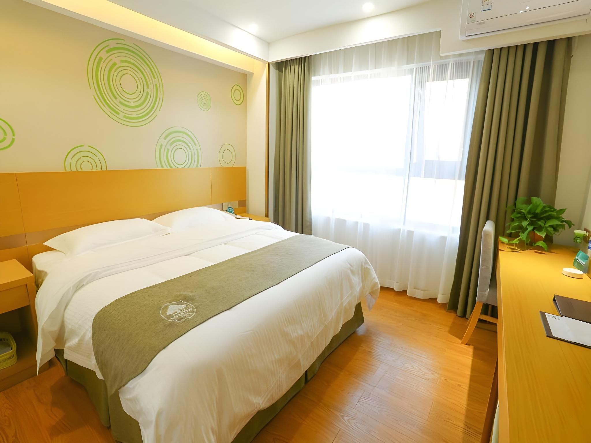 Hotel Queen Room