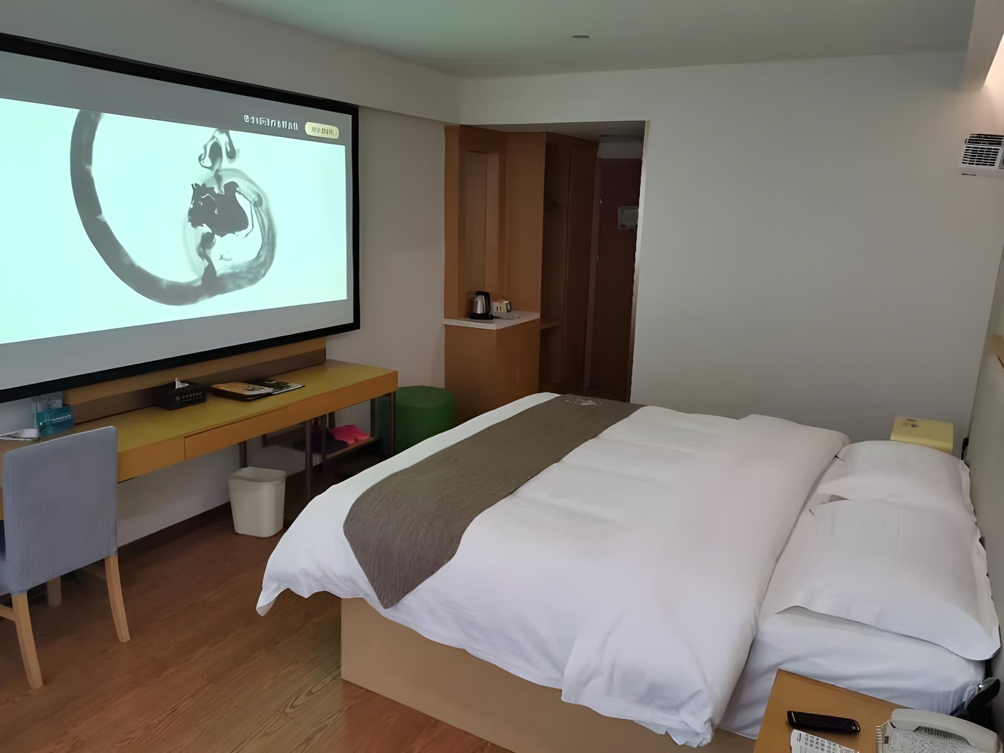 GTI - Feature 1 Bed Room, Cinema