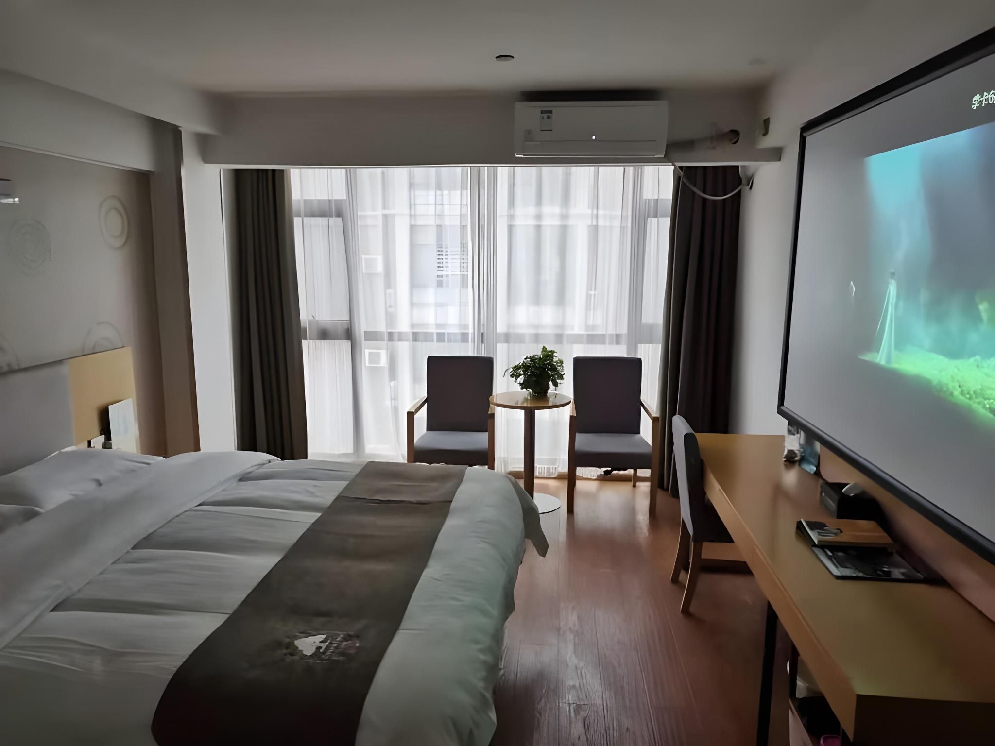 GTI - Feature 1 Bed Room, Cinema
