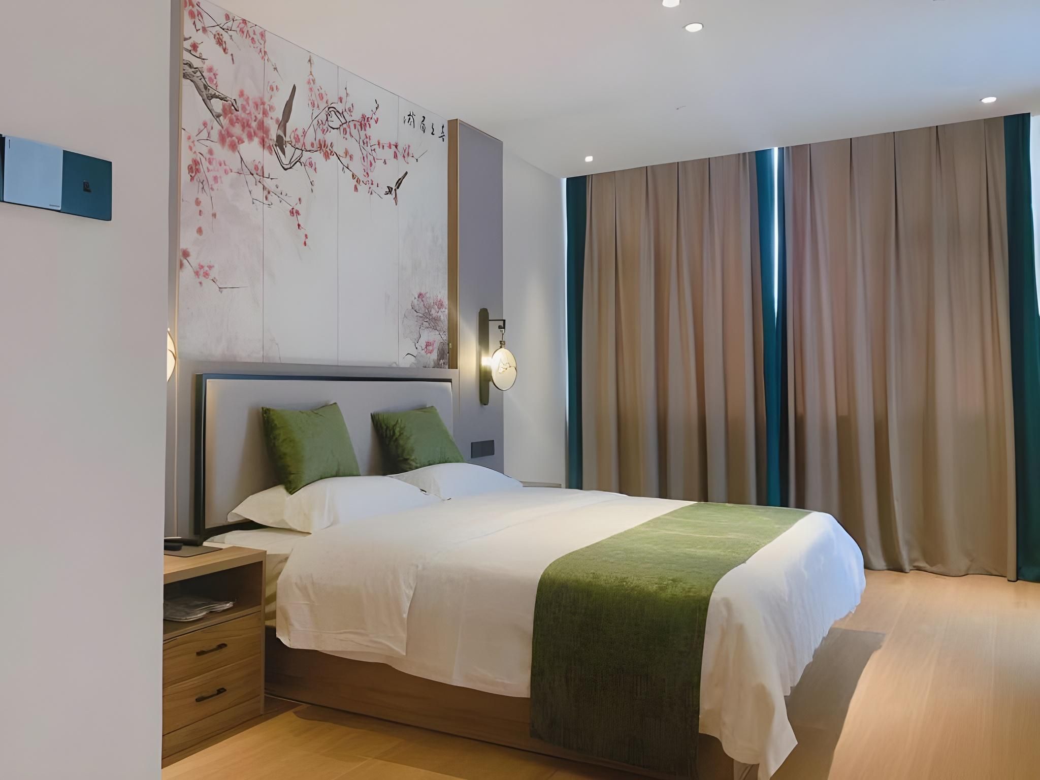 Green Tree Inn Henan Shangqiu Minquan County High-Speed Railway Station Business Queen