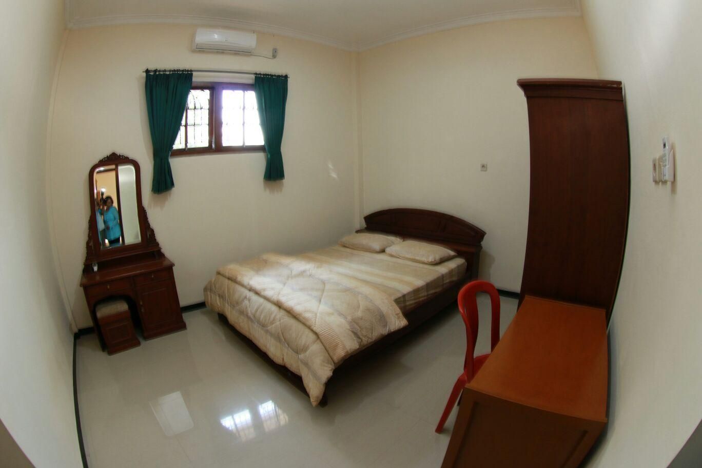 Homestay Griya Kinasih Syariah Pati Mitra RedDoorz Deluxe Room 2