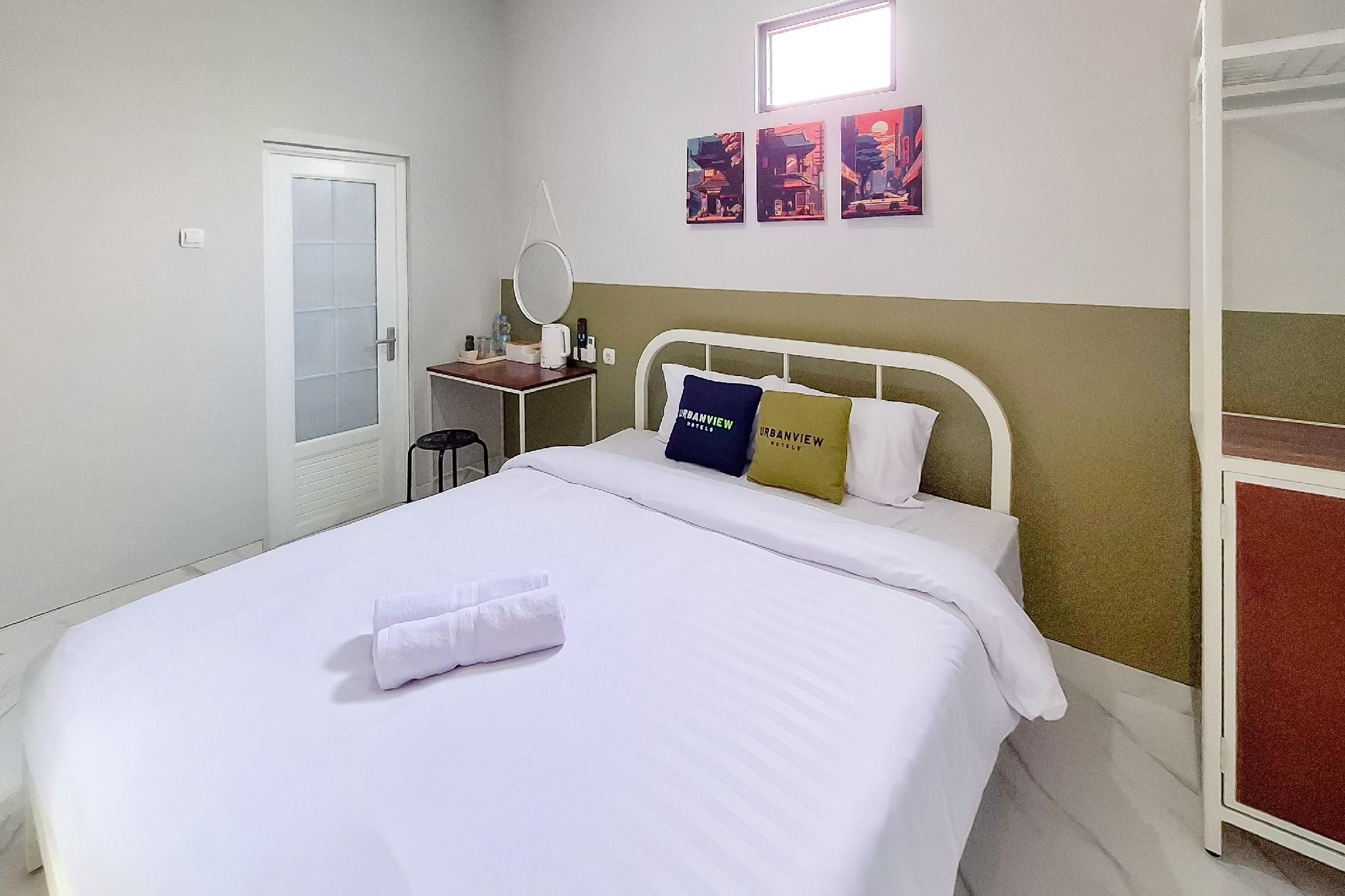 Urbanview Hotel Syariah Terra House Pati by RedDoorz Deluxe Room 3