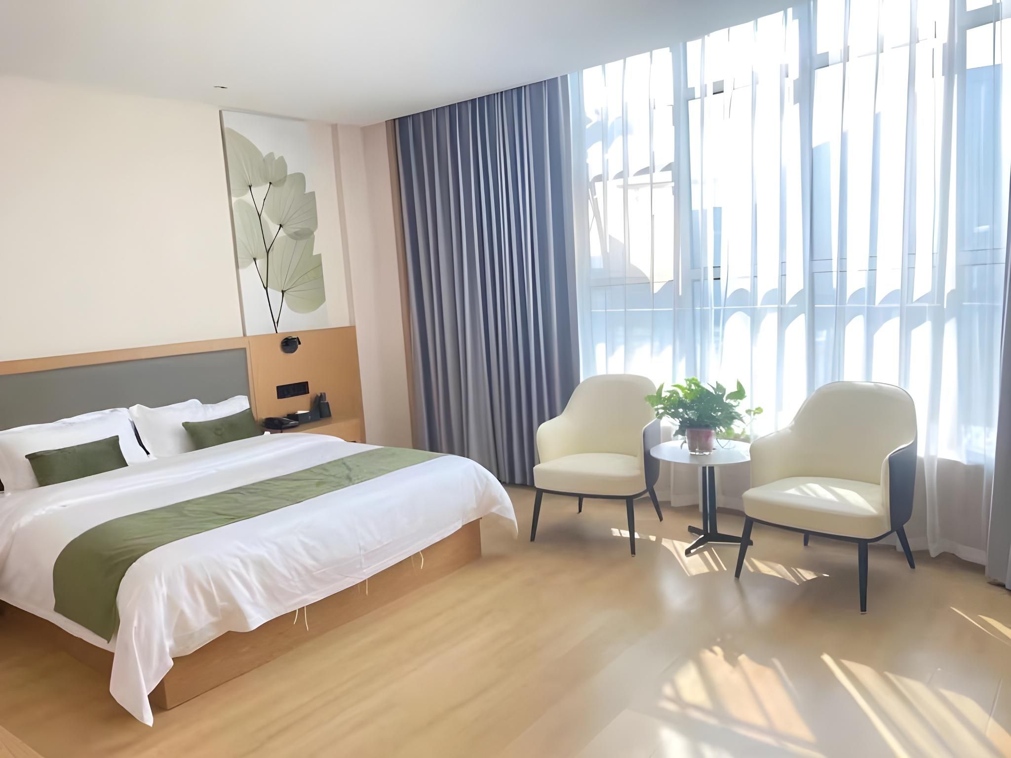 Queen Deluxe Room